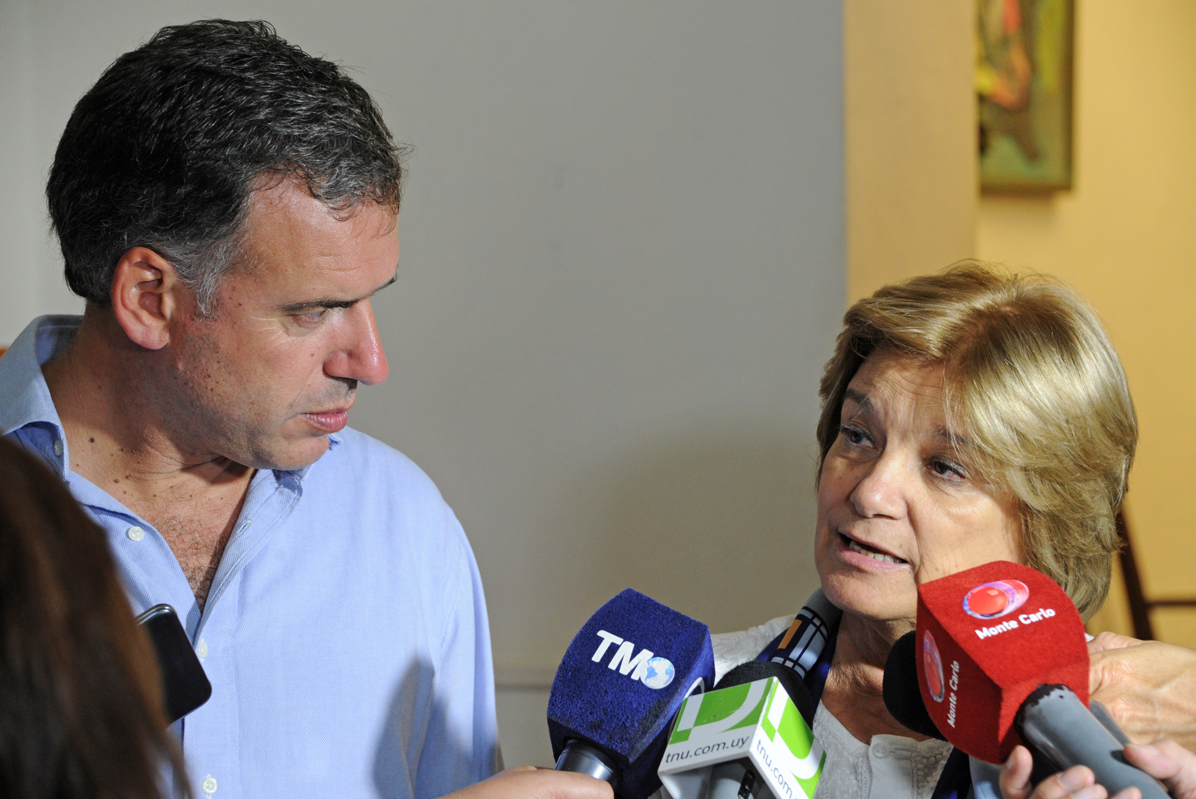 Ministra Eneida de León con intendente de Canelones, Yamandú Orsi