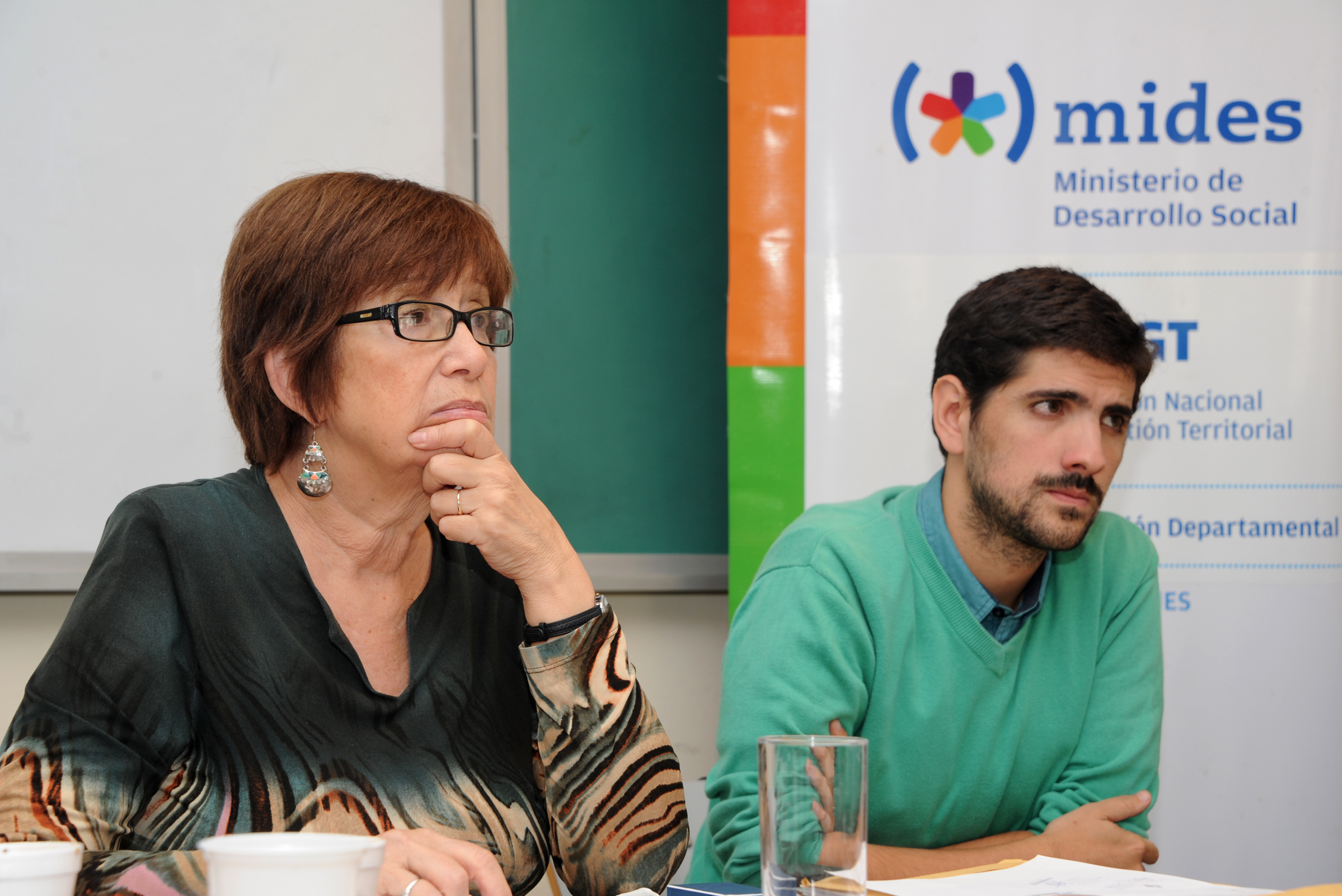 Ministra Marina Arismendi junto a Santiago Soto, director del INJU