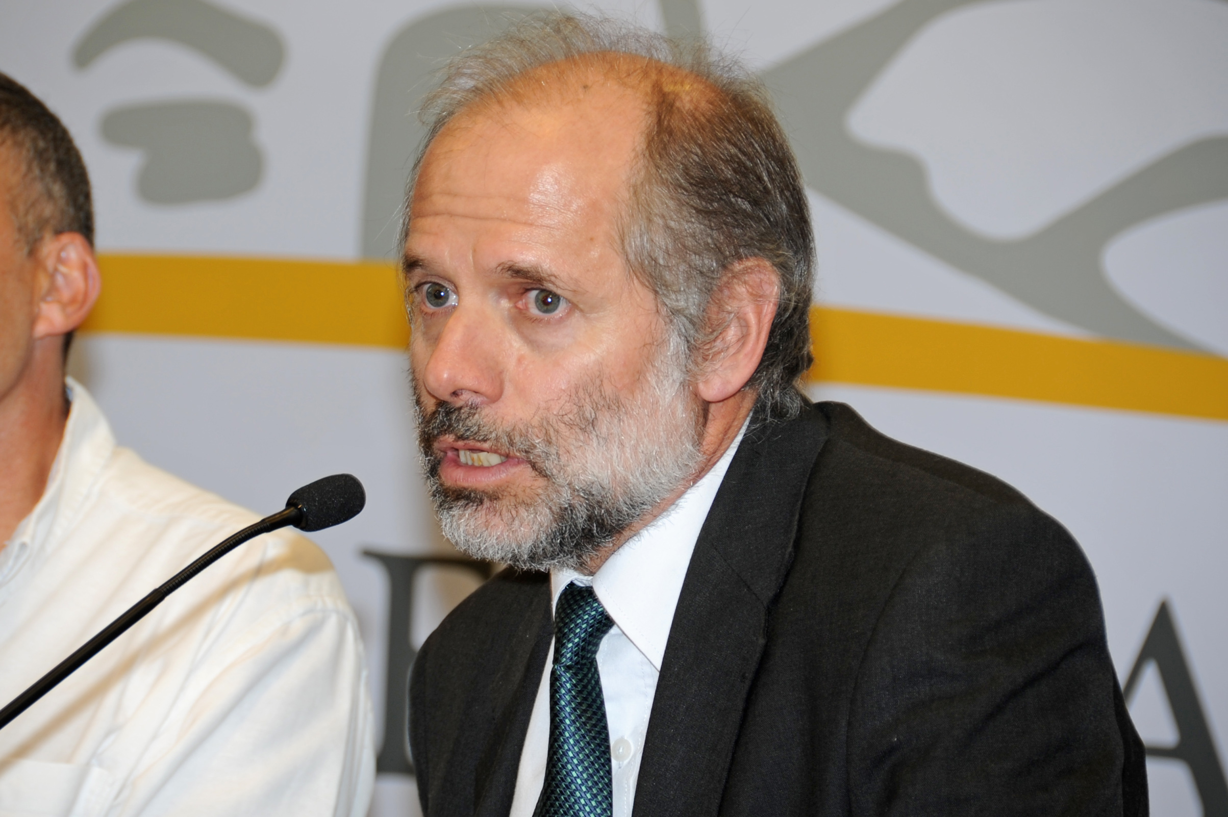 Milton Machado, presidente de OSE, haciendo uso de la palabra