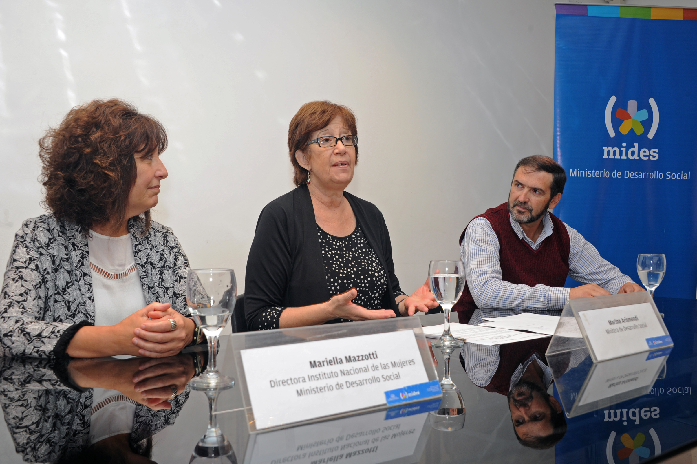 Mariella Mazzotti, Directora de INMUJERES; Marina Arismendi, Ministra de Desarrollo Social y Luis de Melo, presidente de ONFI