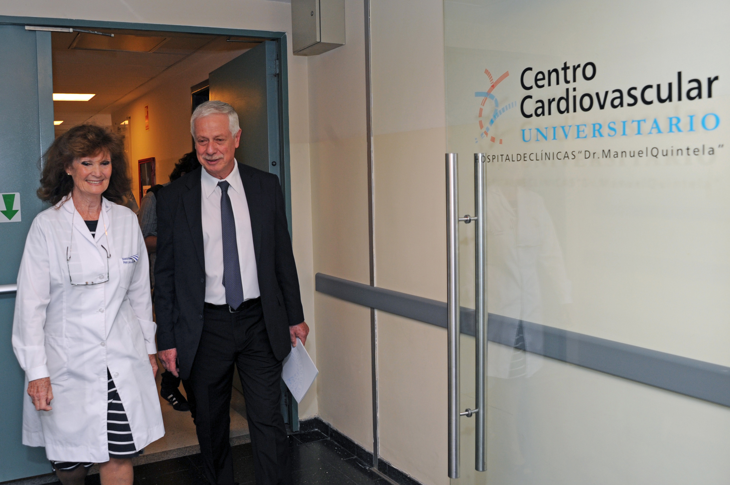 Basso durante visita al IMAE cardiológico del Hospital de Clínicas