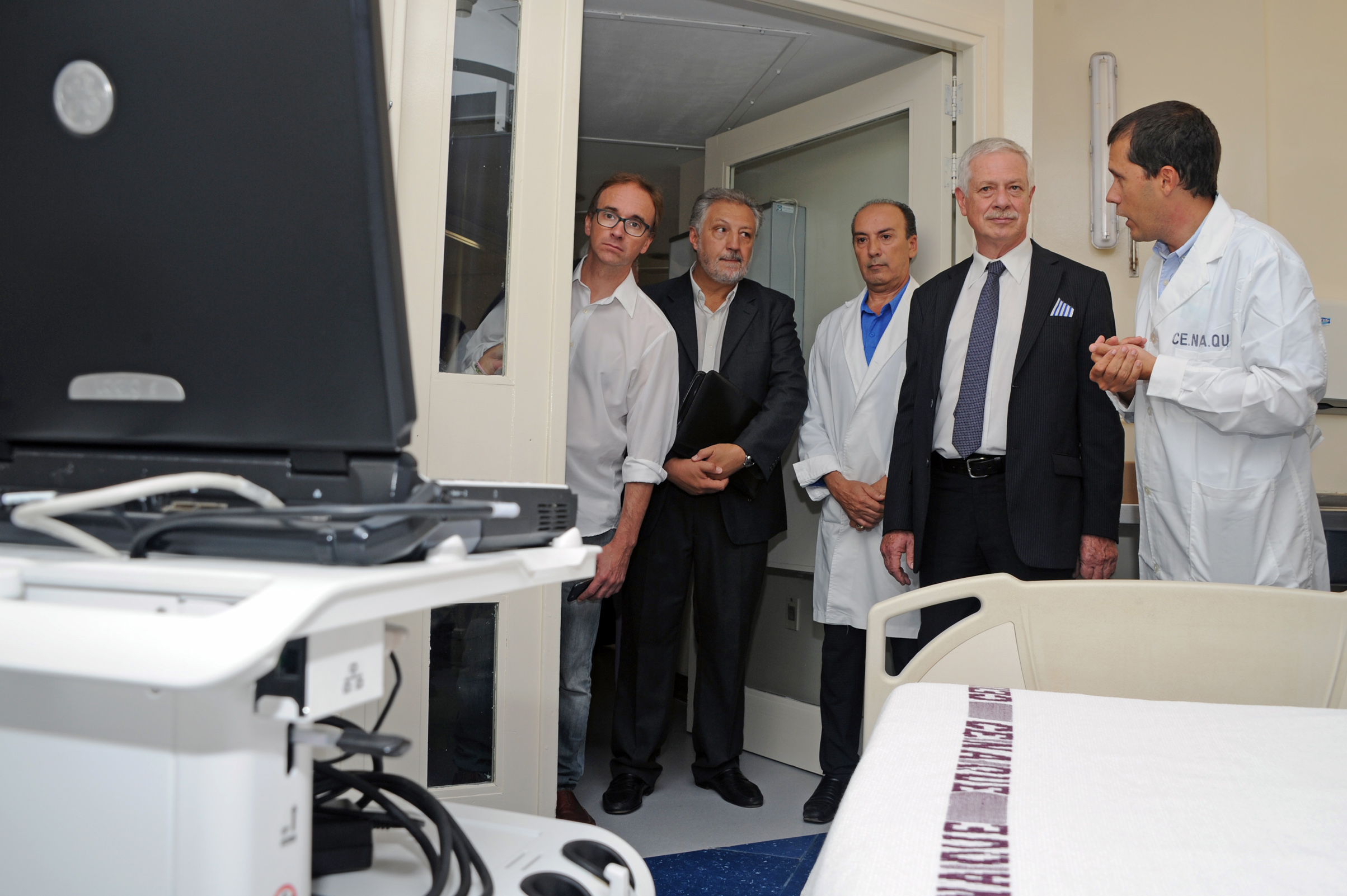 Basso durante visita al IMAE cardiológico del Hospital de Clínicas
