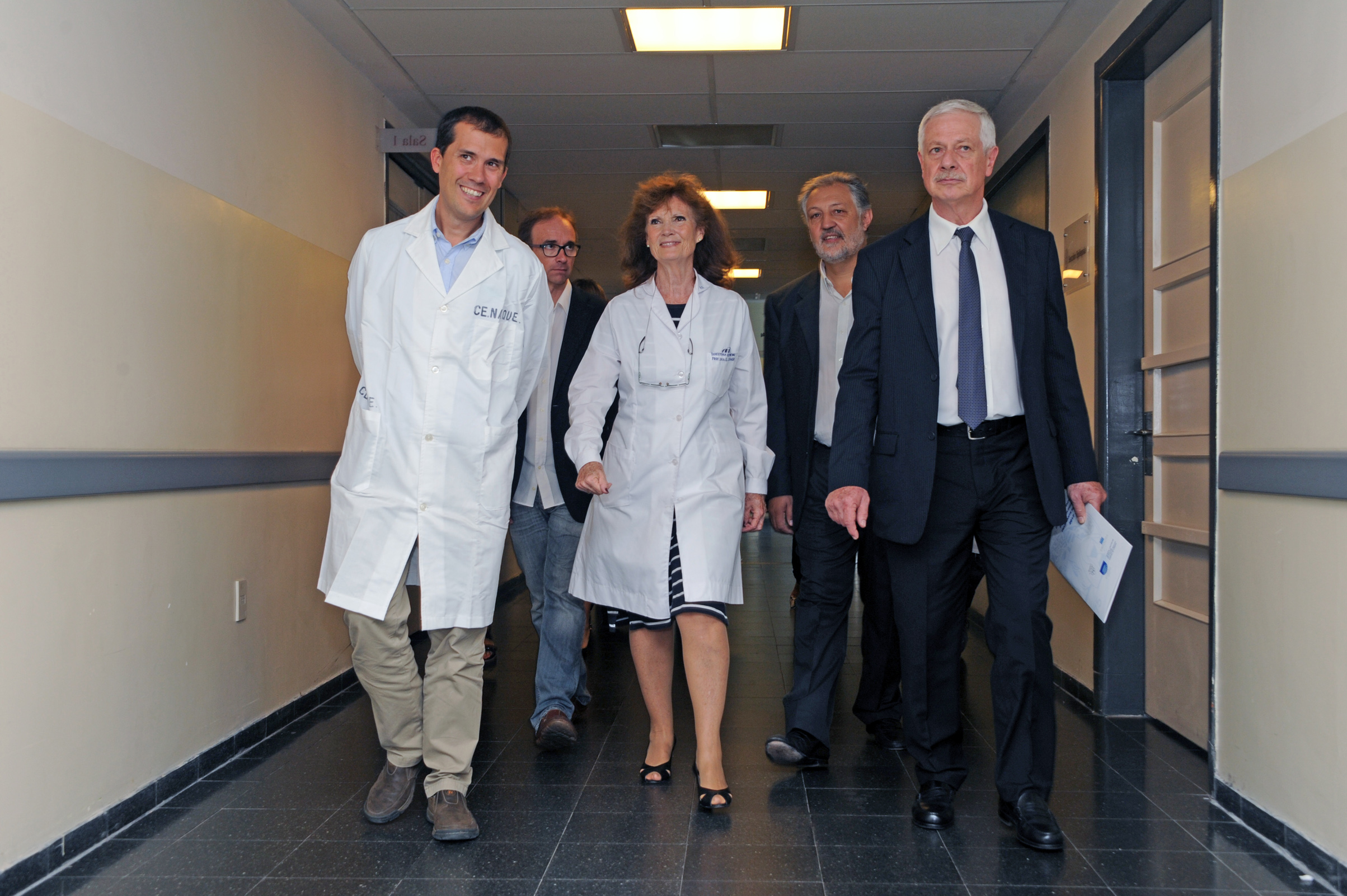 Basso finalizando la visita al IMAE cardiológico del Hospital de Clínicas