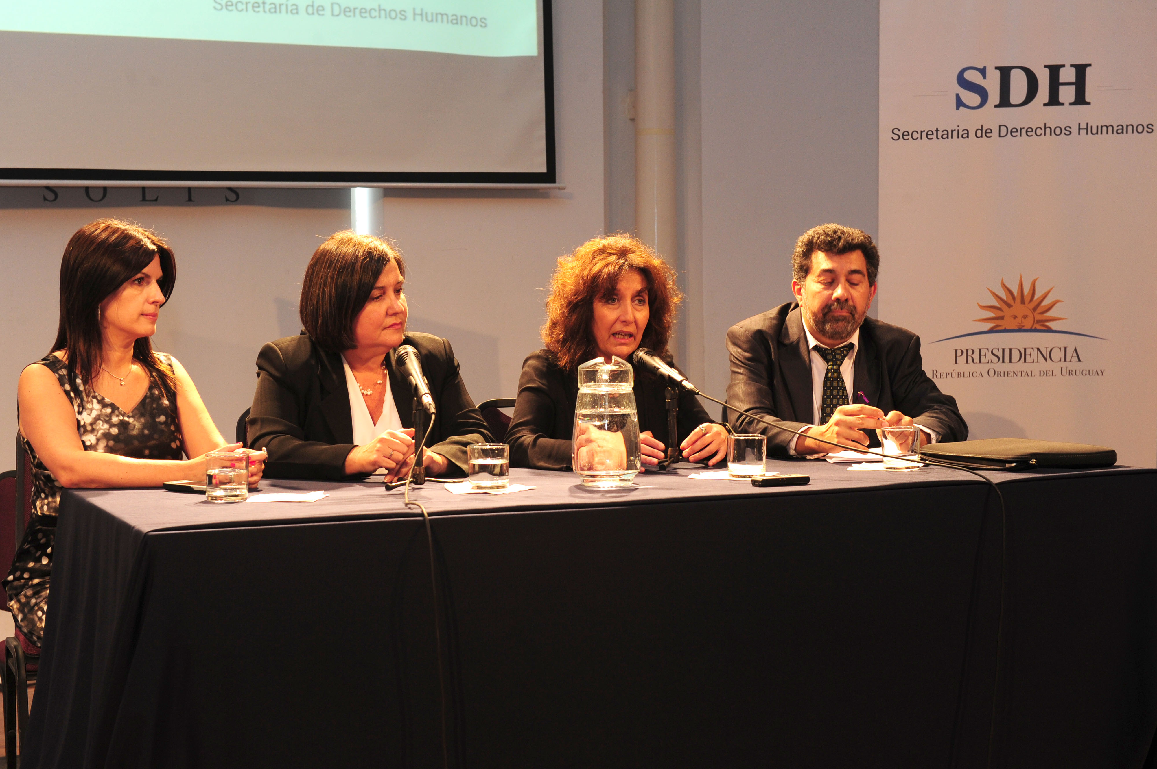 Mariela Mazzotti, directora del Instituto Nacional de las Mujeres, haciendo uso de la palabra