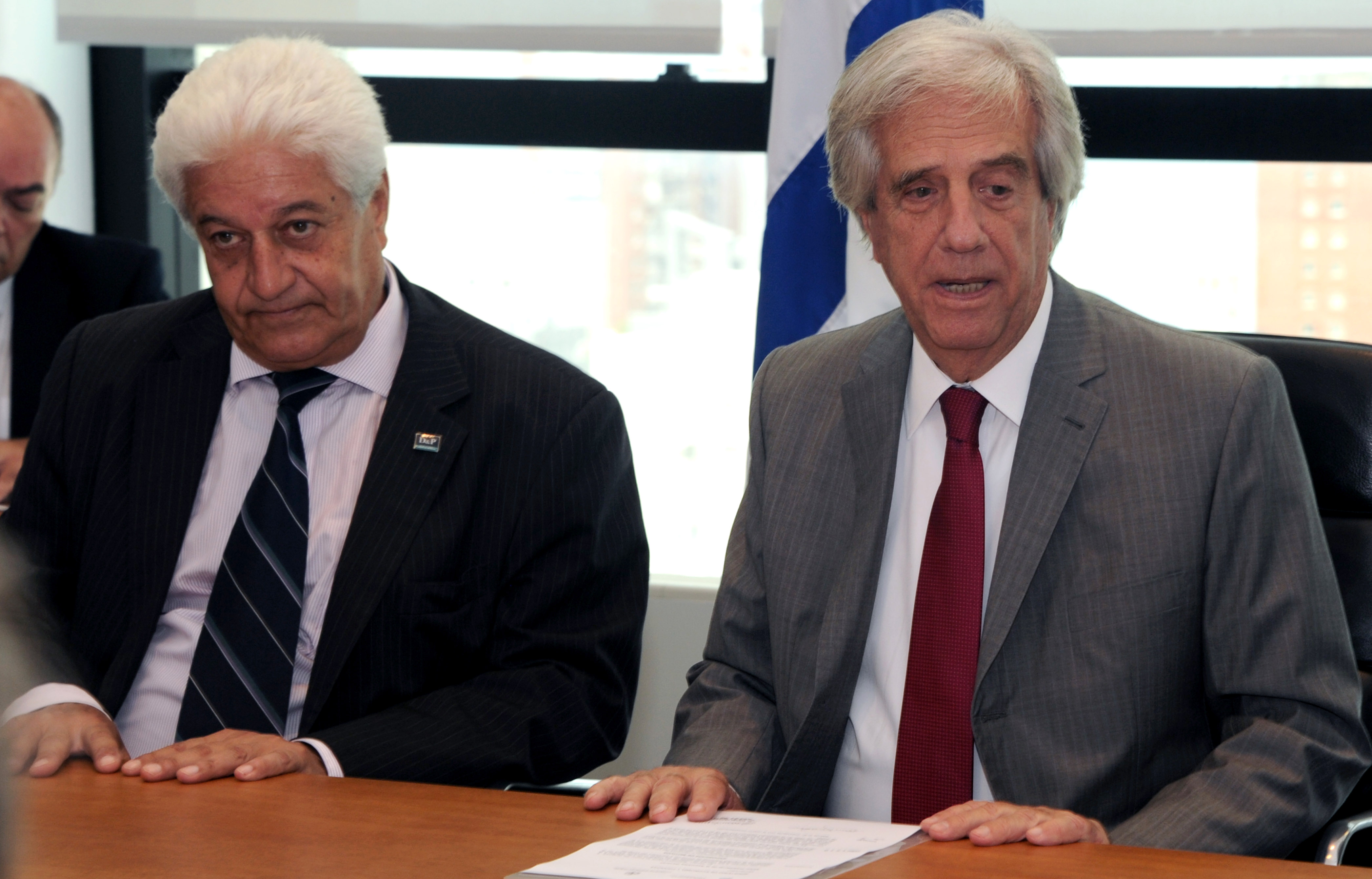 Presidente Vázquez junto al presidente de la Cámara Nacional de Comercio y Servicios, Carlos Perera
