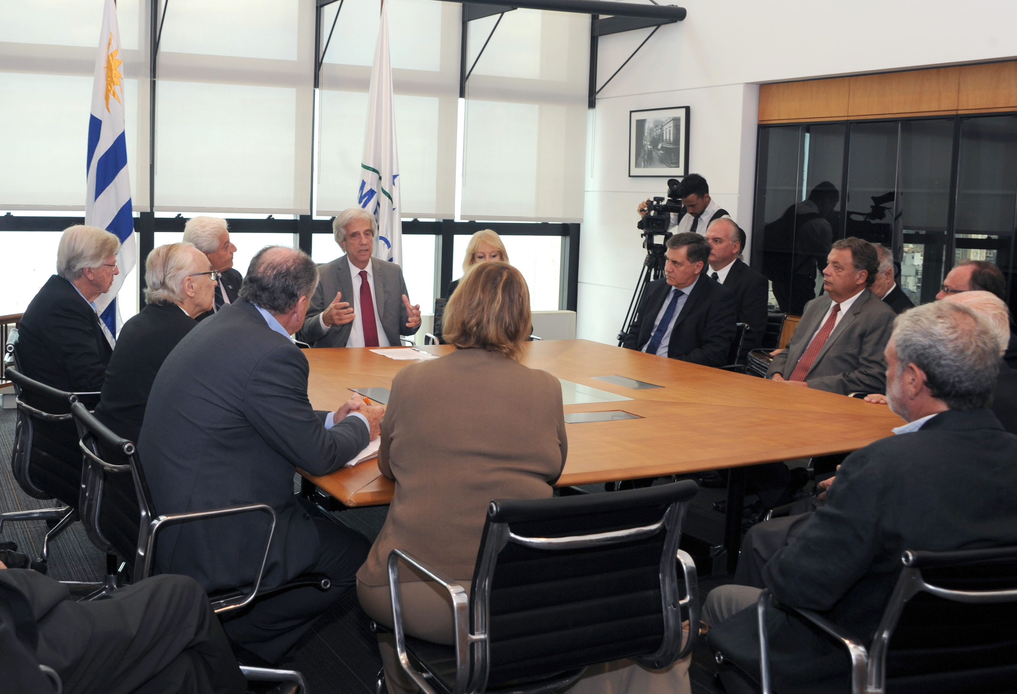 Vázquez recibió a la dirección de la Cámara Nacional de Comercio y Servicios