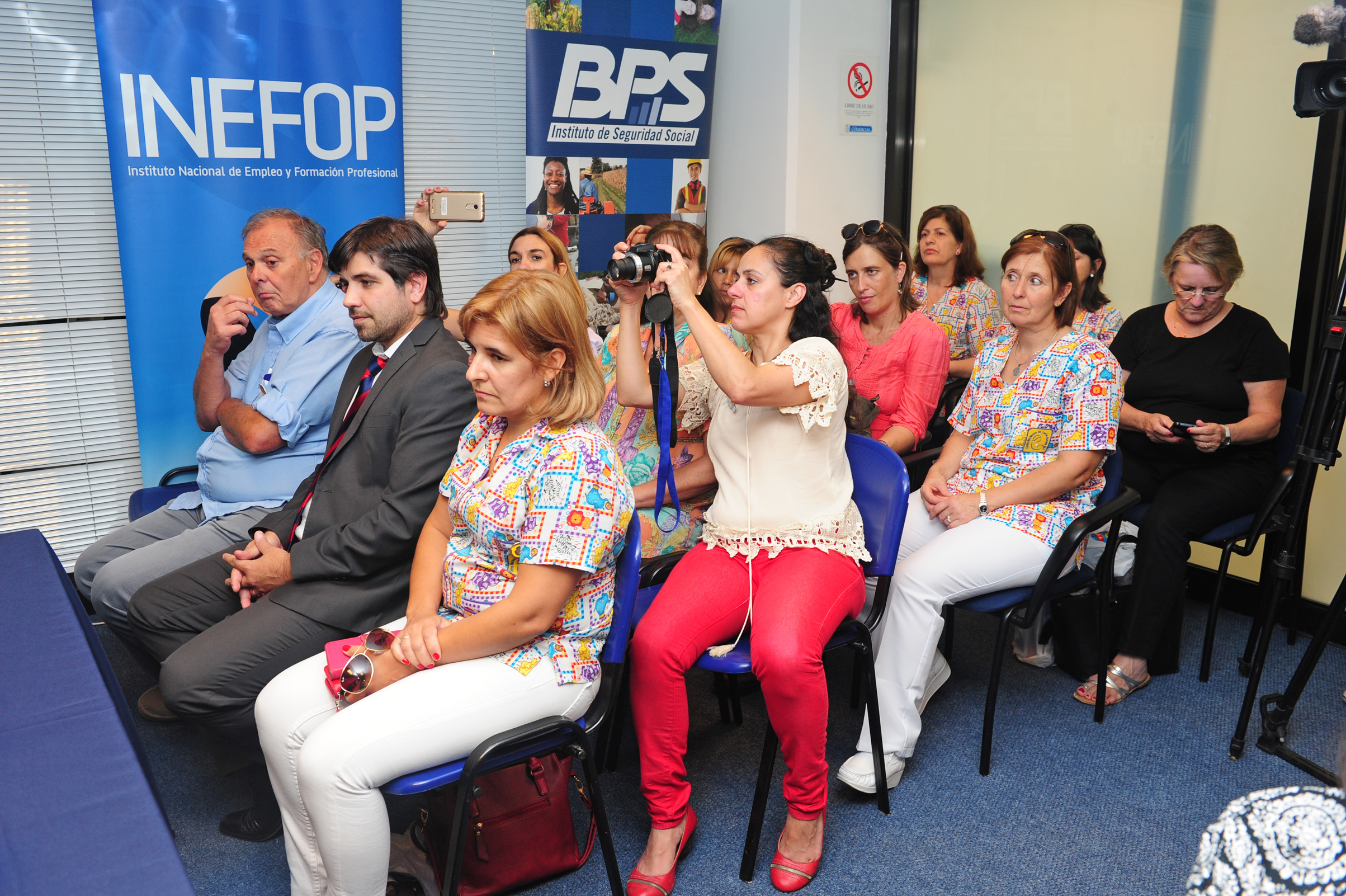 Asistentes a la firma de convenio