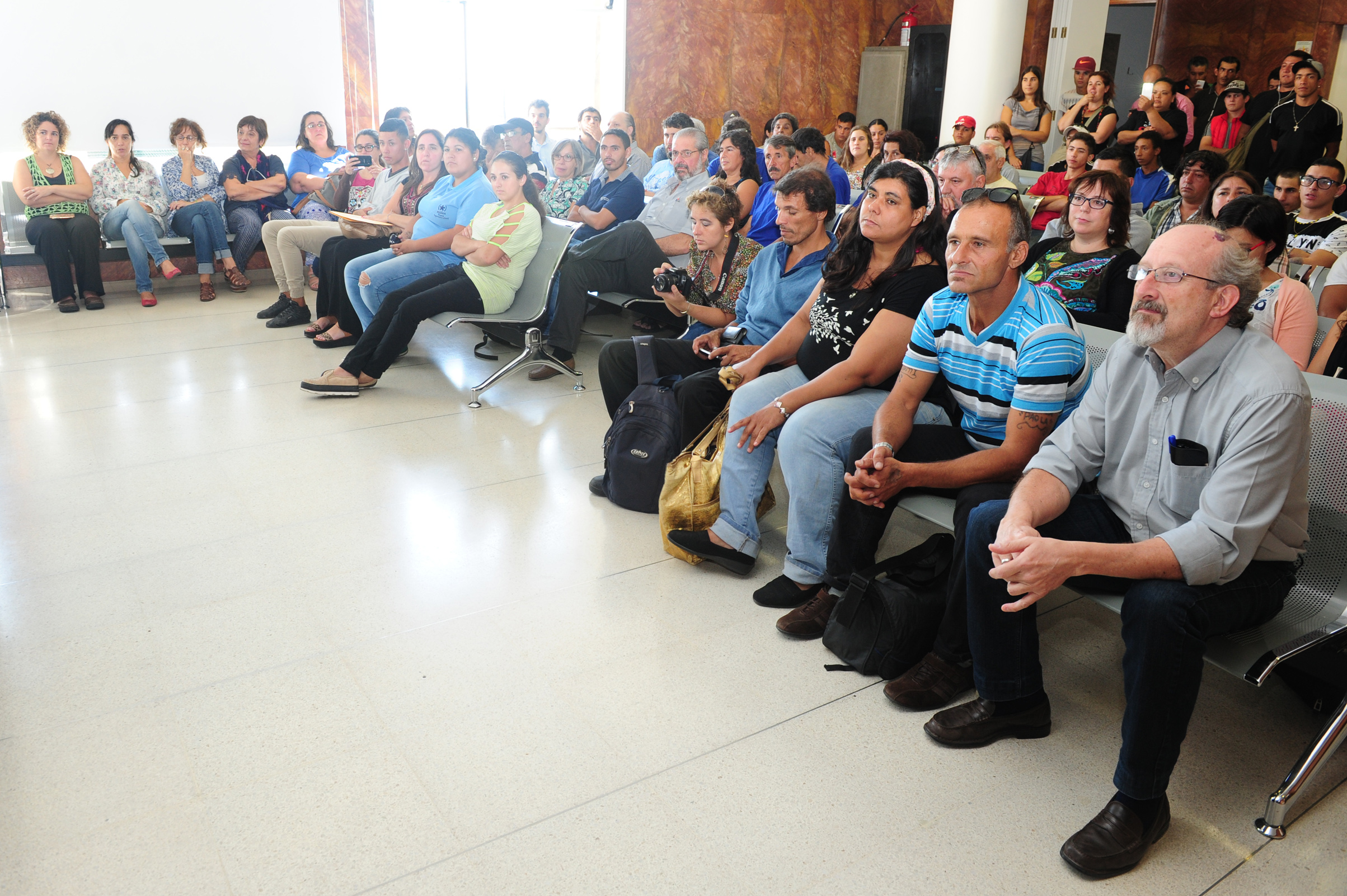 Entrega de 200 certificados a personas que se capacitaron en cocina rápida, panadería, carpintería en aluminio, soldadura, áreas verdes y huerta