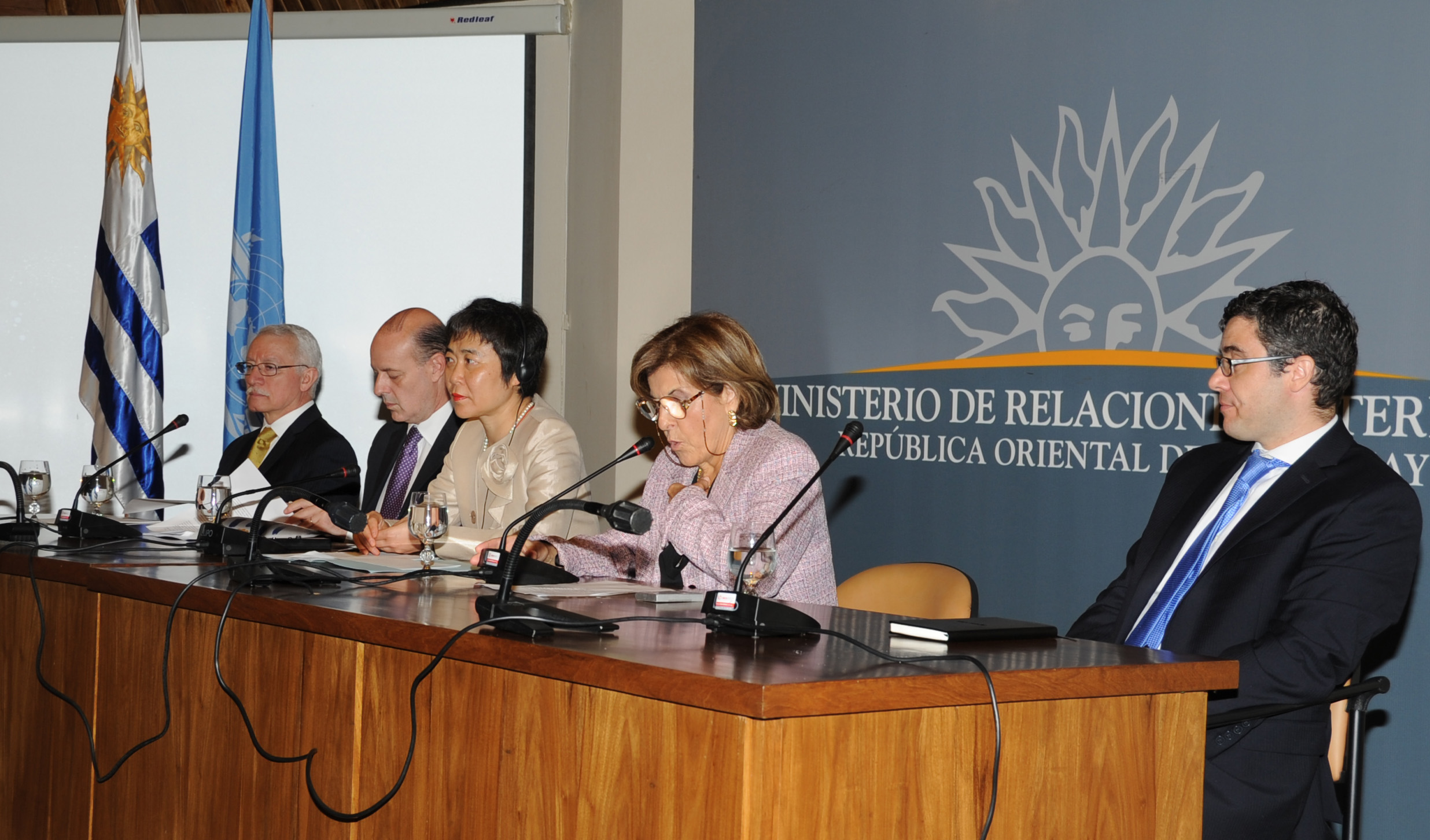 Conferencia denominada “Fortalezas y desafíos de una red global de transporte aéreo basada en la colaboración y el consenso”