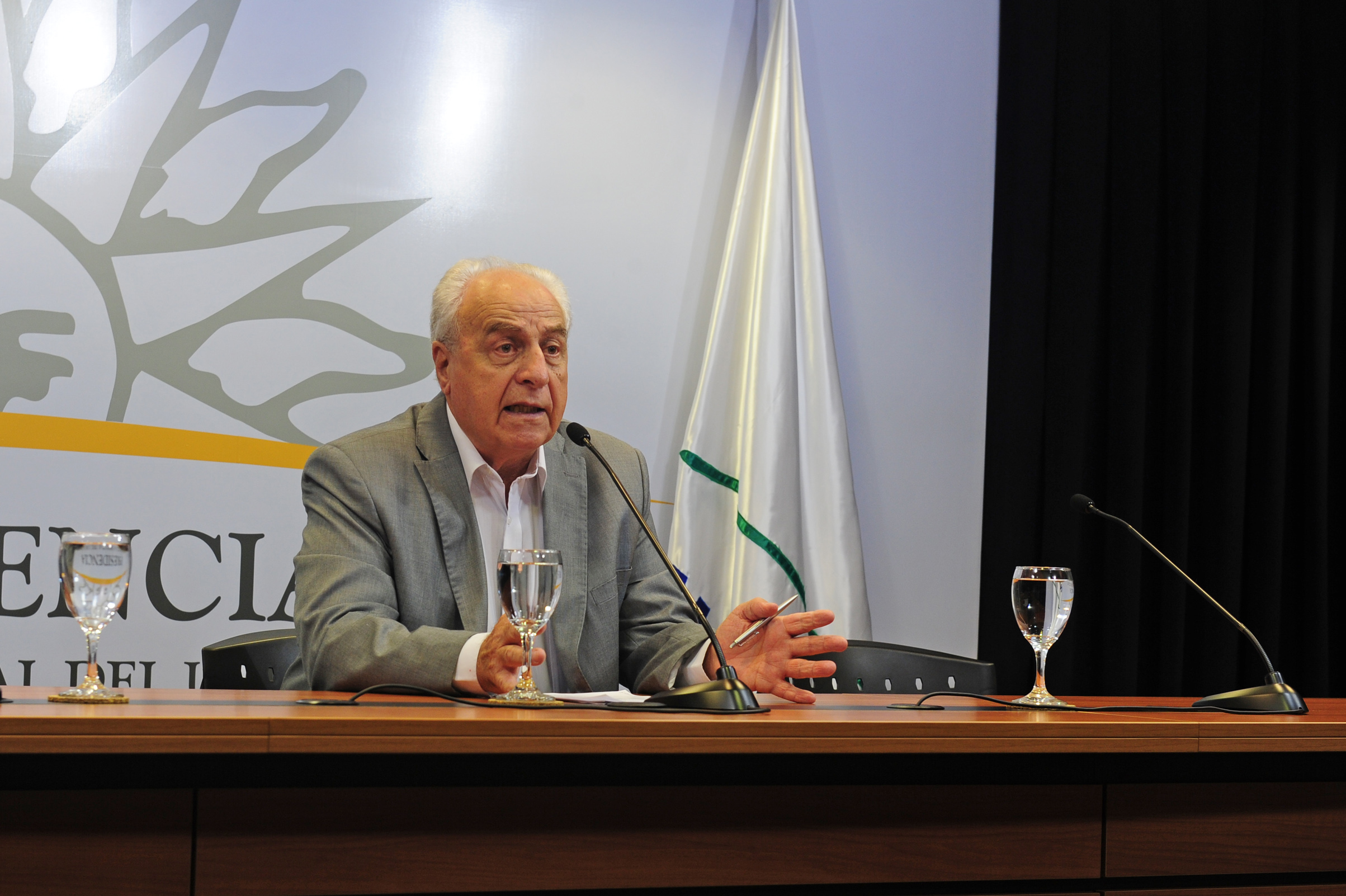Ministro de Transporte, Víctor Rossi