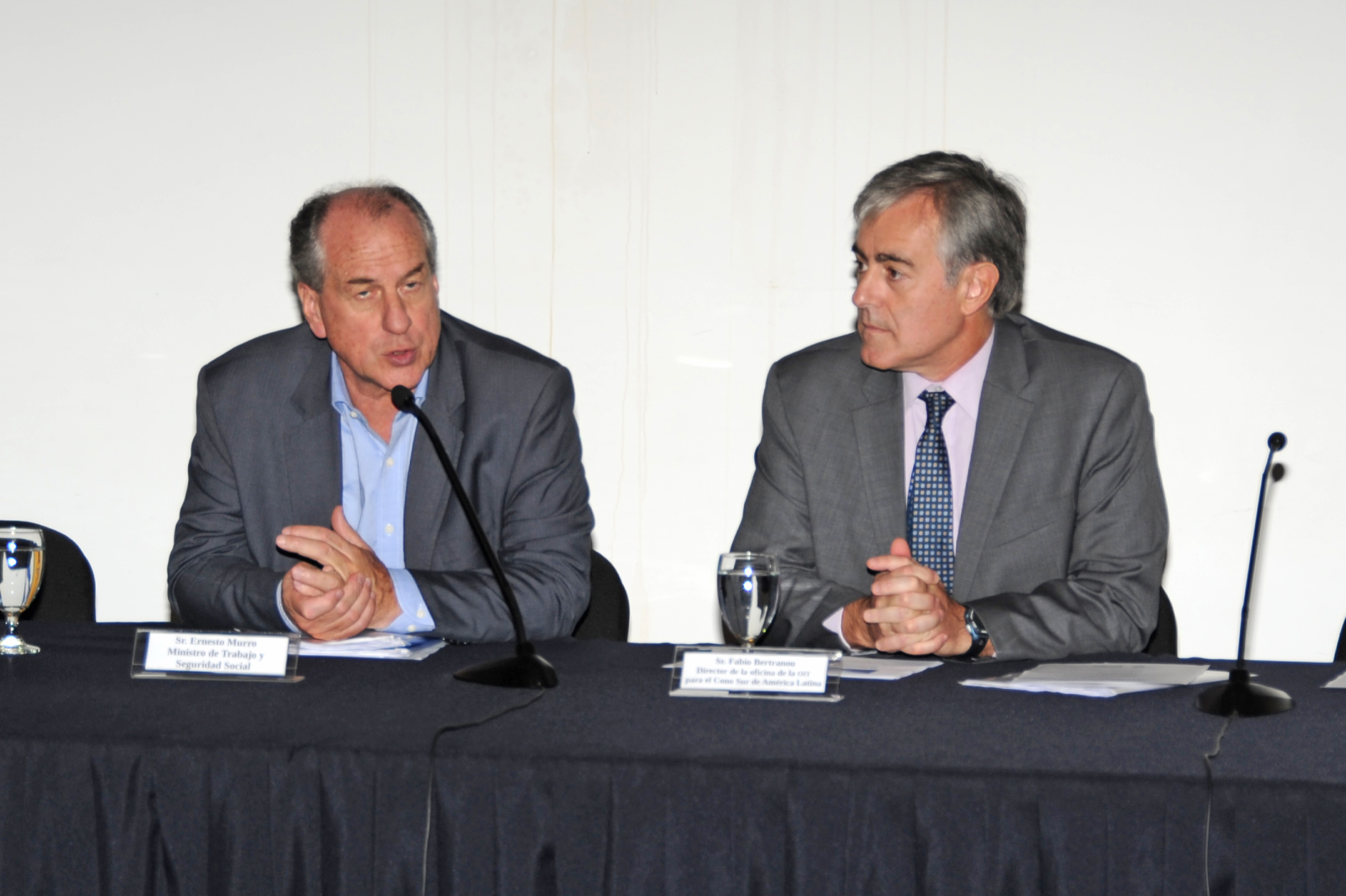 Ministro Ernesto Murro y Bertranou en Torre Ejecutiva