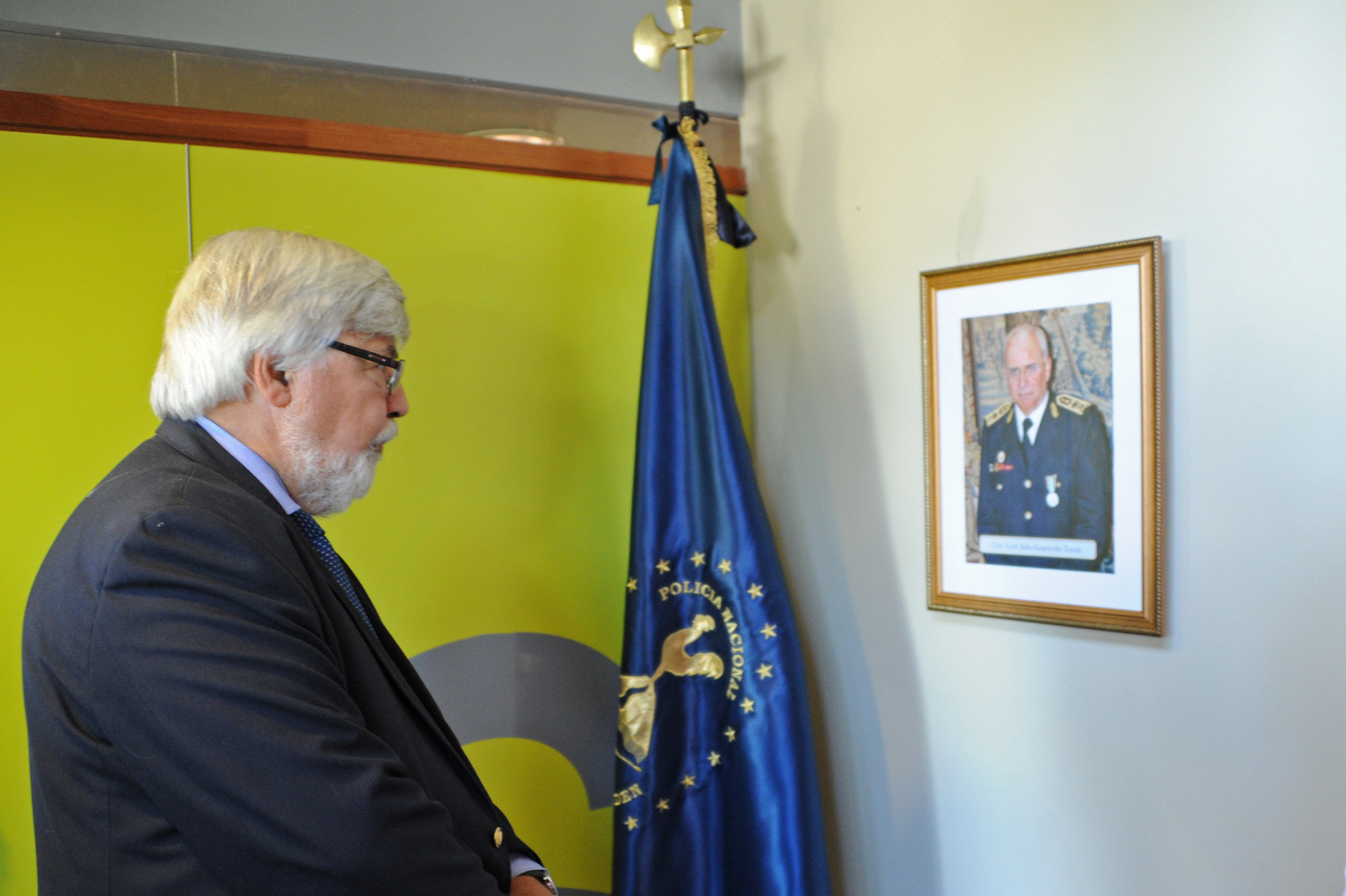 Ministro Bonomi en Instituto de Posgrados Universitarios y Estudios Superiores, que lleva el nombre del Comisario General (R) Julio Guarteche