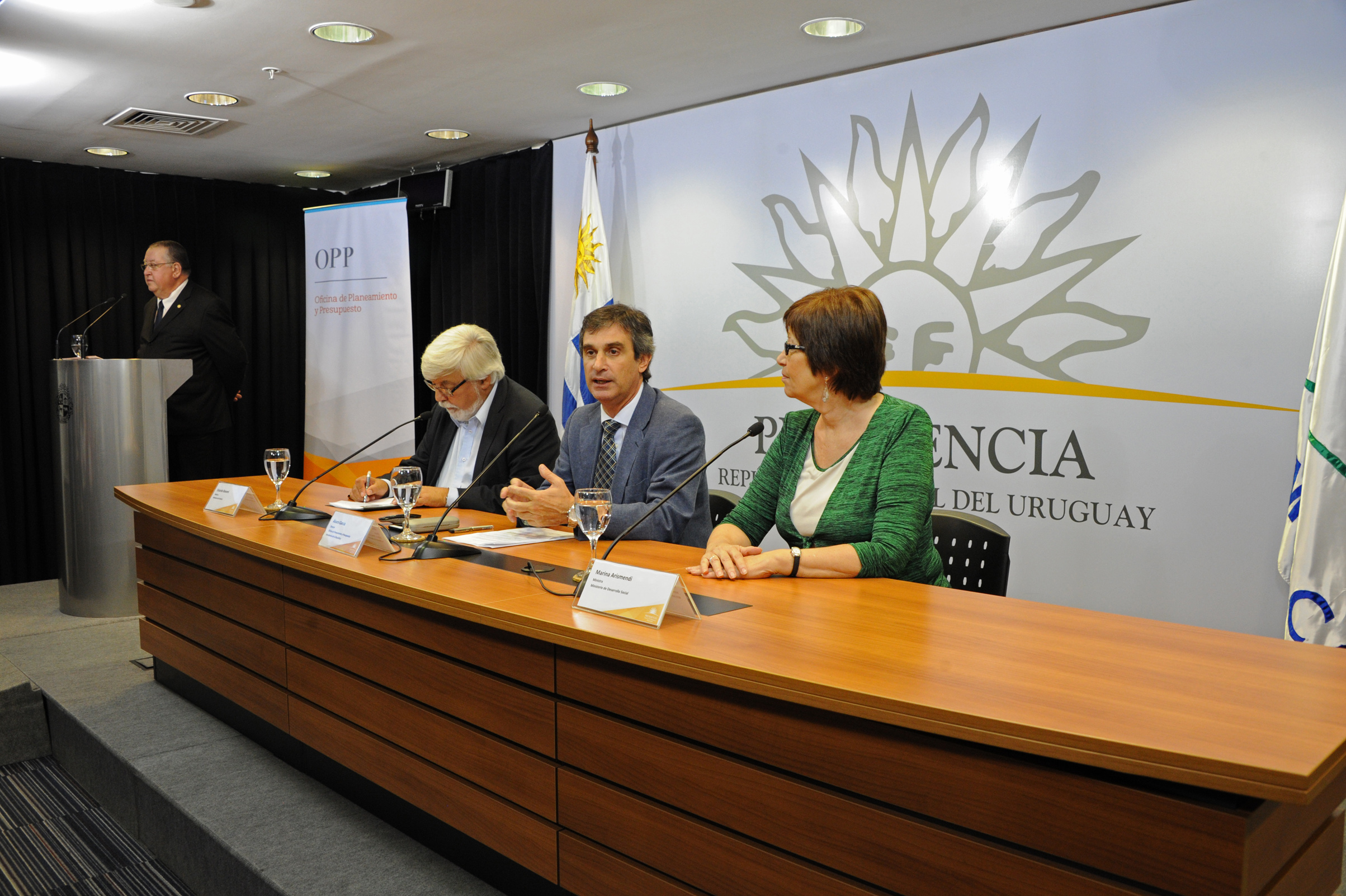 Director de la OPP, Álvaro García, haciendo uso de la palabra