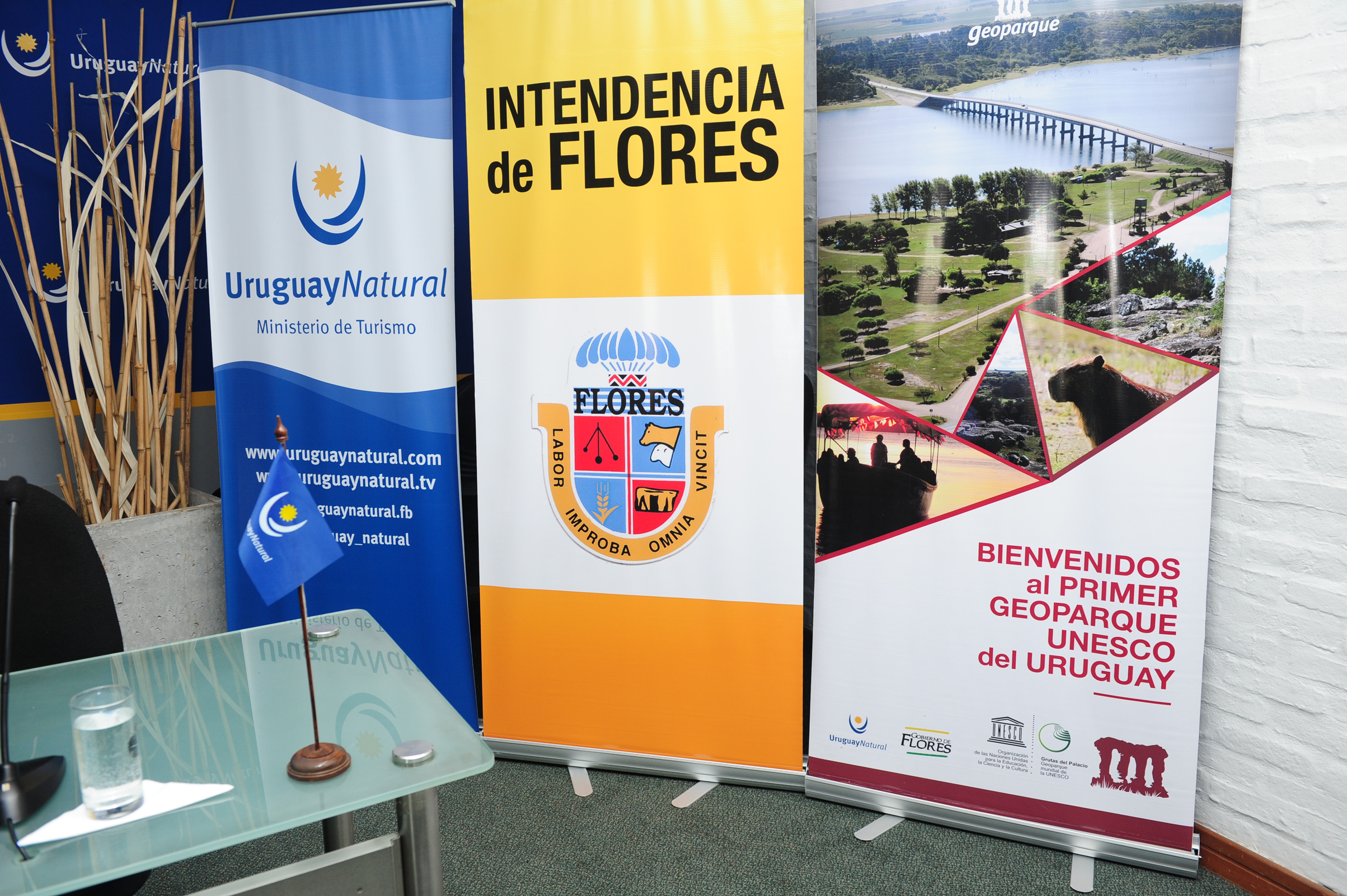 Cartelería sobre Segunda Semana del Geoturismo en Flores