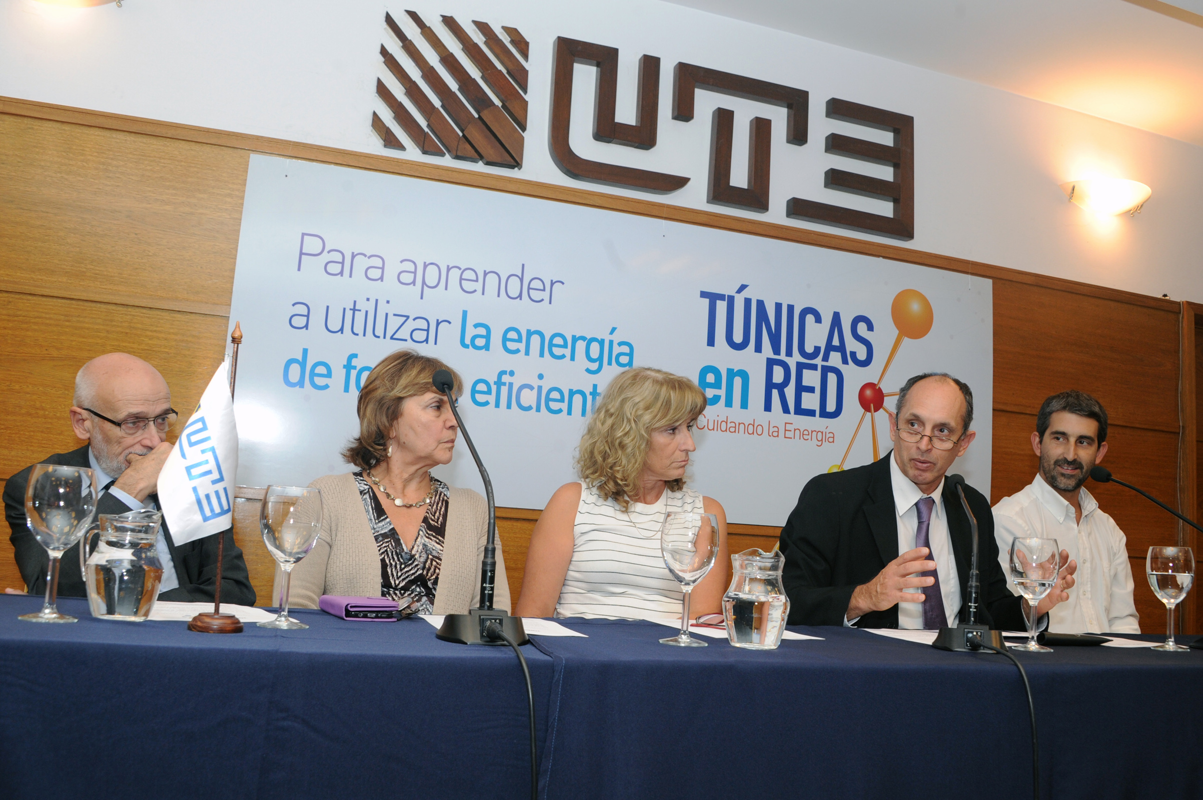Presidente de UTE, Gonzalo Casaravilla, haciendo uso de la palabra