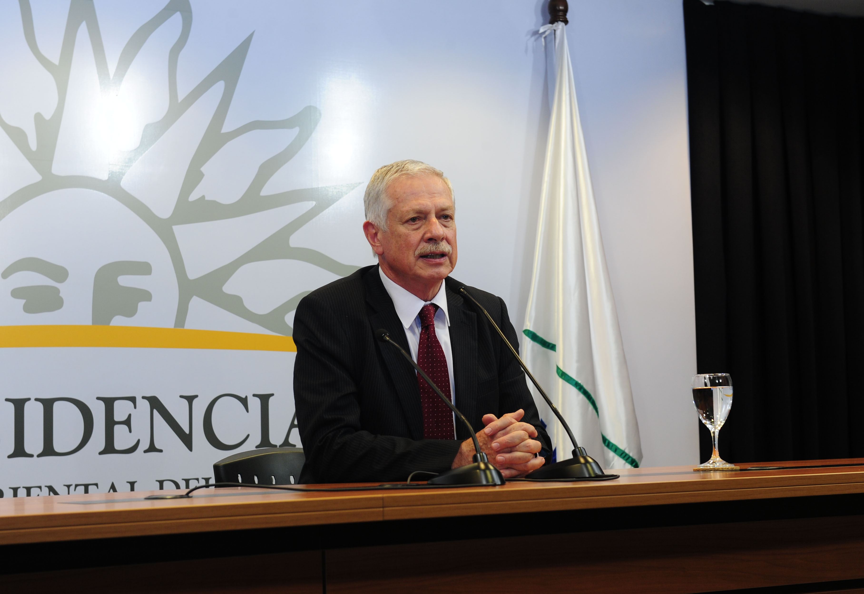 Ministro de Salud Pública, Jorge Basso, luego del Consejo de Ministros