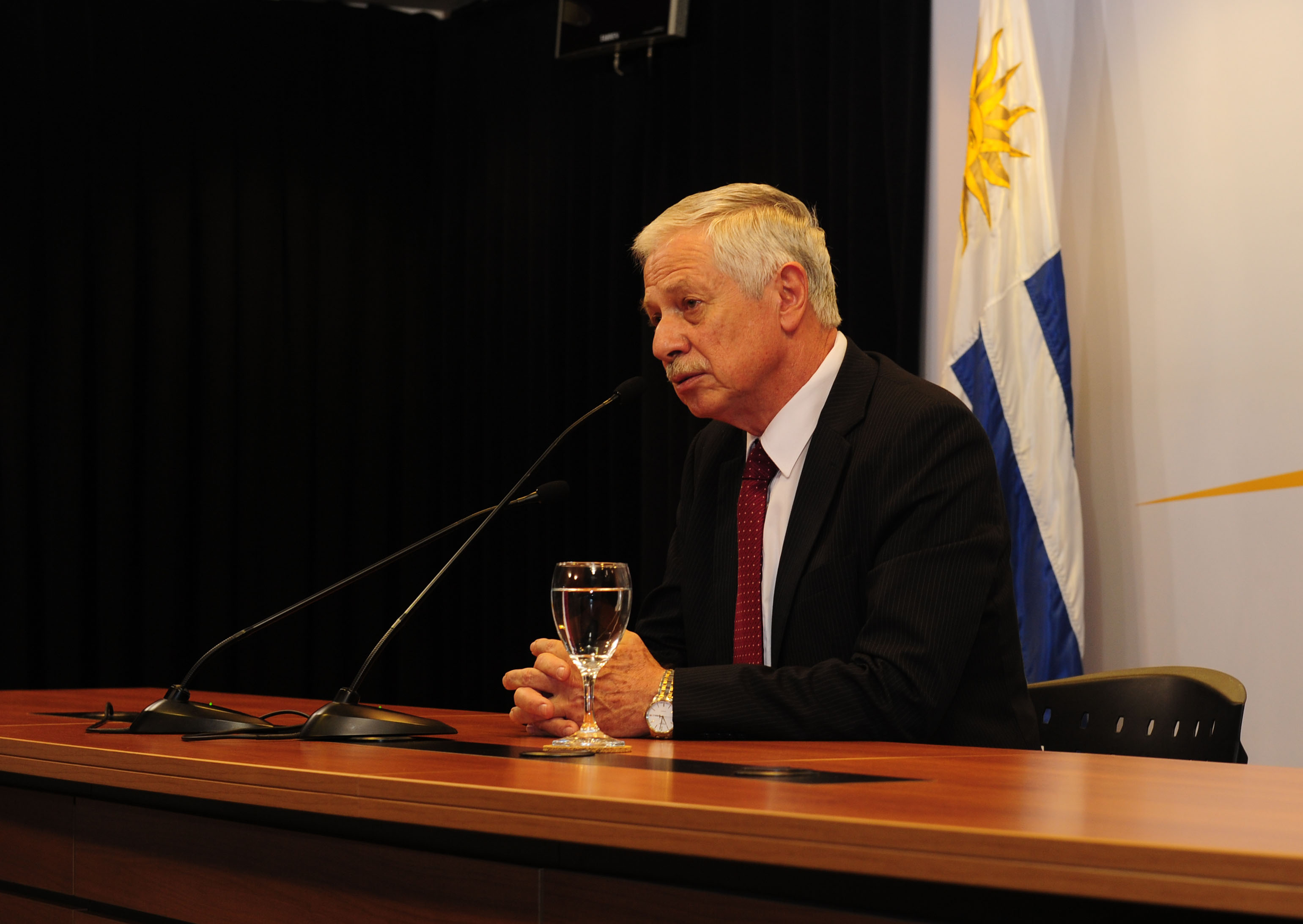 Ministro de Salud Pública, Jorge Basso, luego del Consejo de Ministros