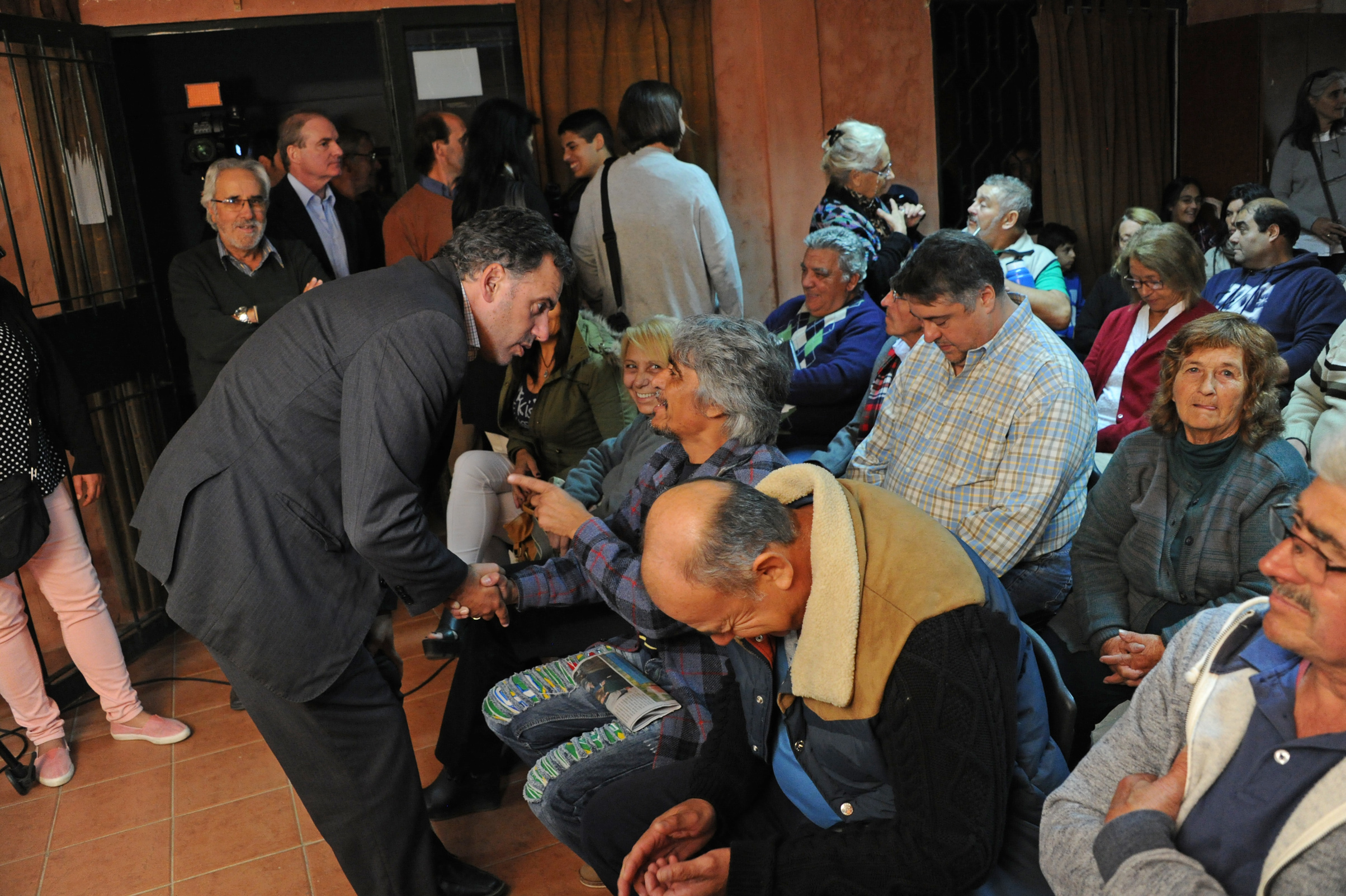 Llegada del Intendente de Canelones, Yamandú Orsi