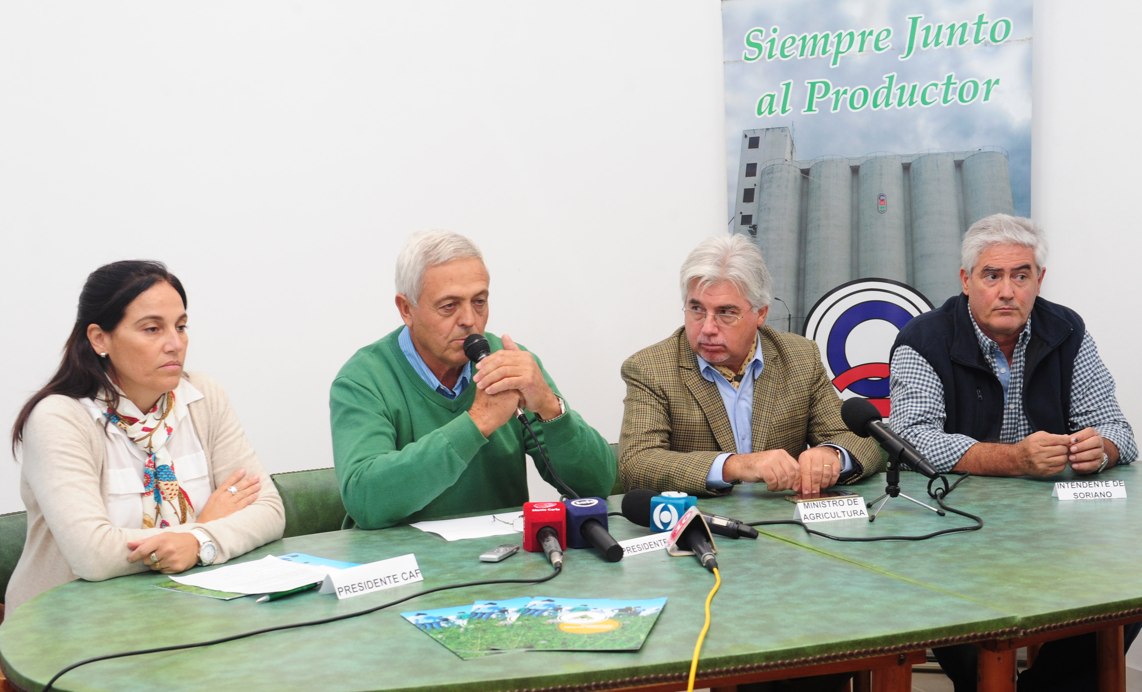 Presidente de Cadol, Raúl Bertón, se dirige a los presentes