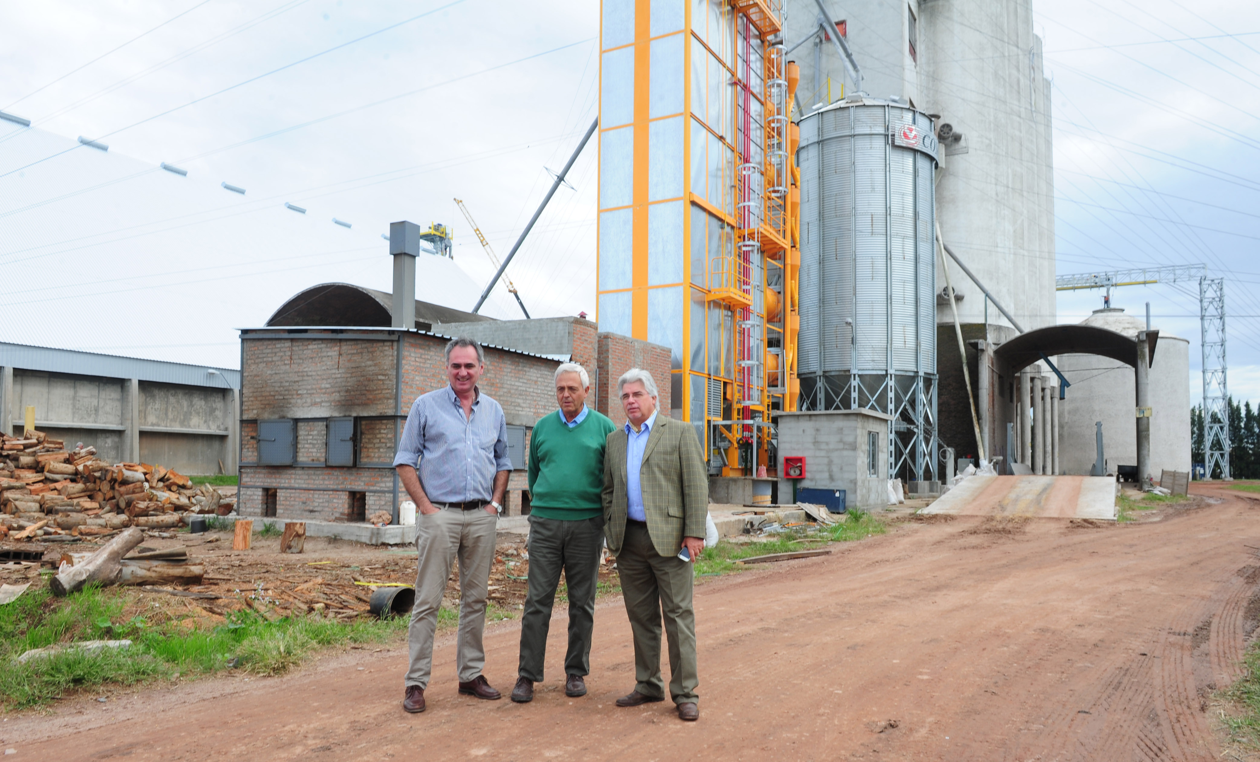 Ministro Tabaré Aguerre, en instalaciones de la Cooperativa Agraria de Dolores