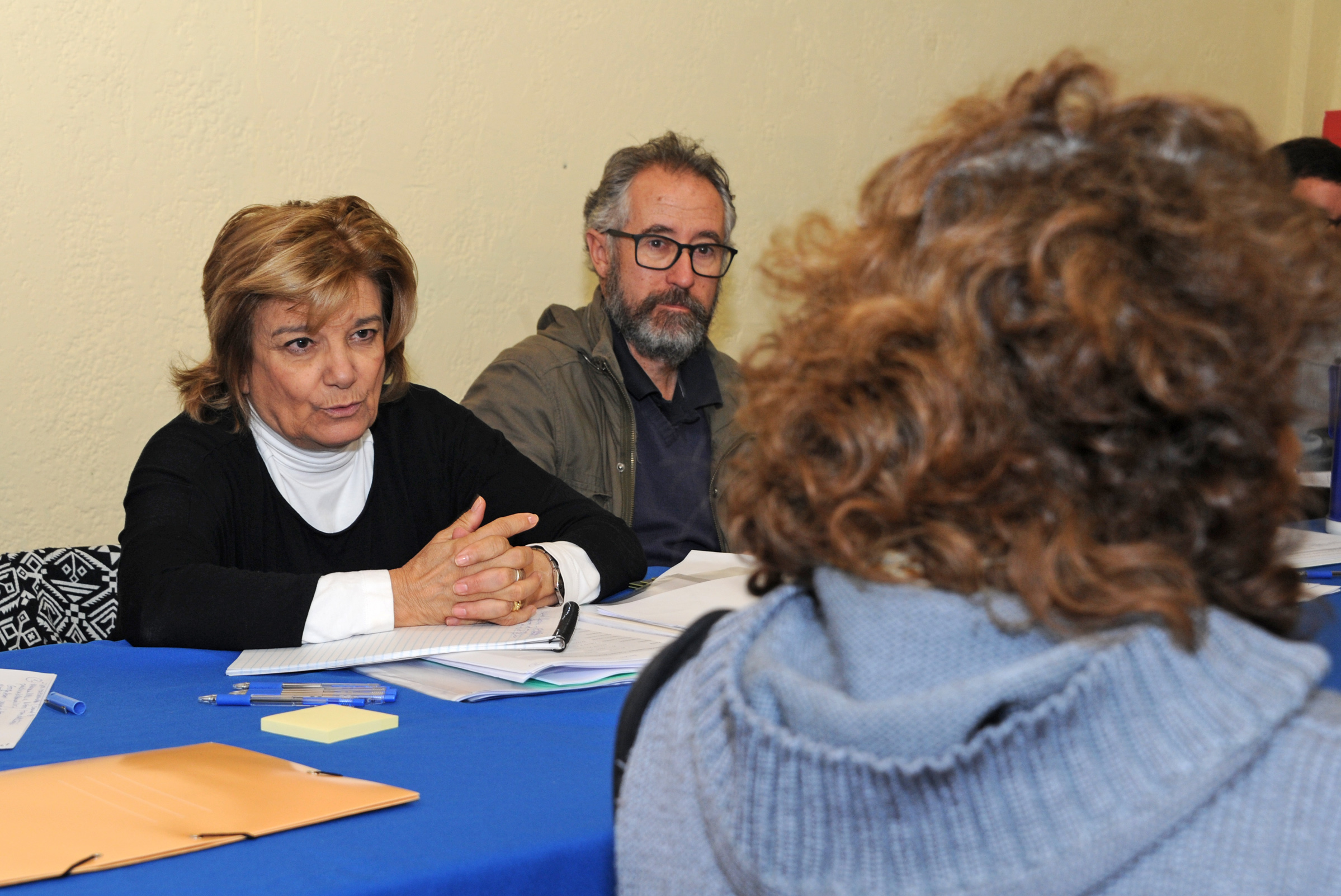 Reunión de ministra Eneida de León con vecinos