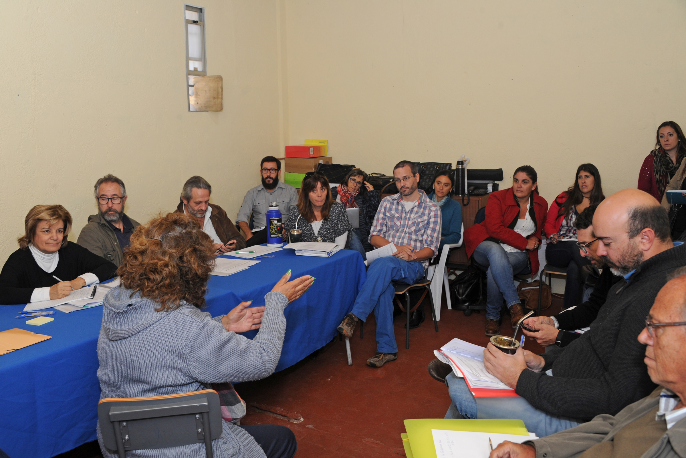 Reunión de ministra Eneida de León con vecinos