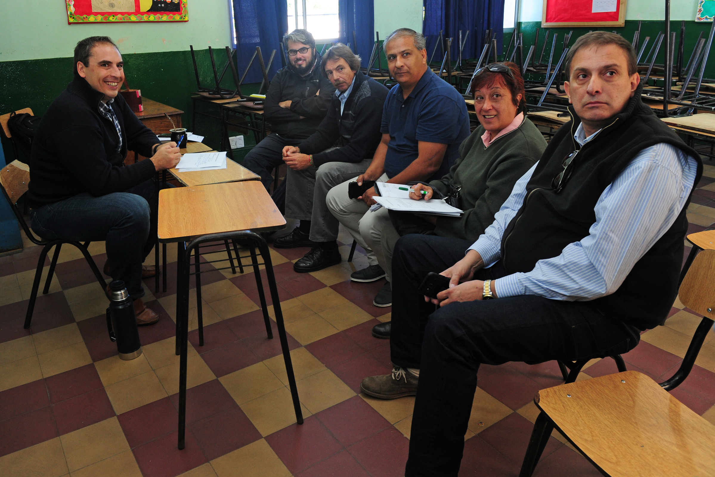 Pablo Ferreri reunido con vecinos de la zona