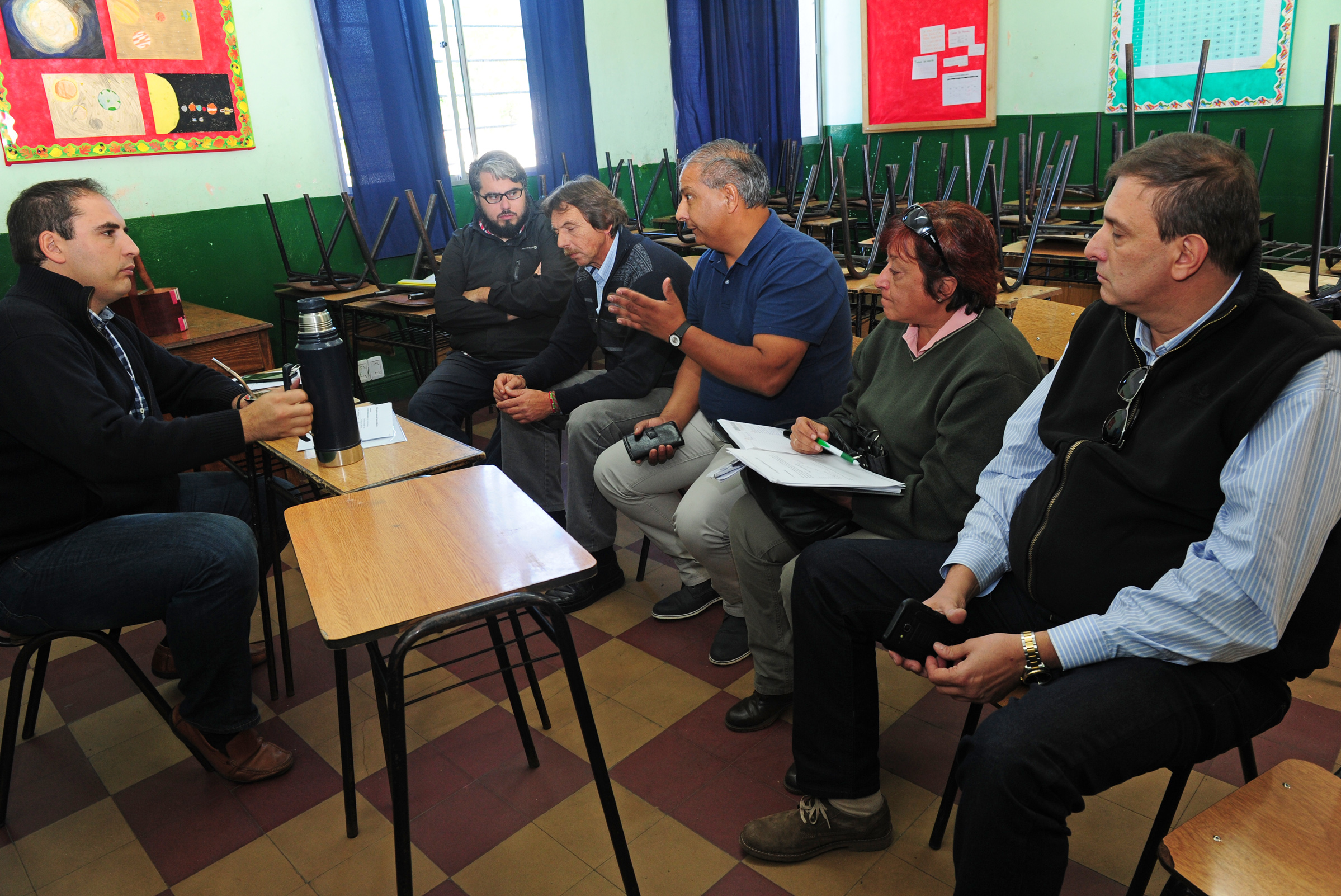 Pablo Ferreri reunido con vecinos de la zona