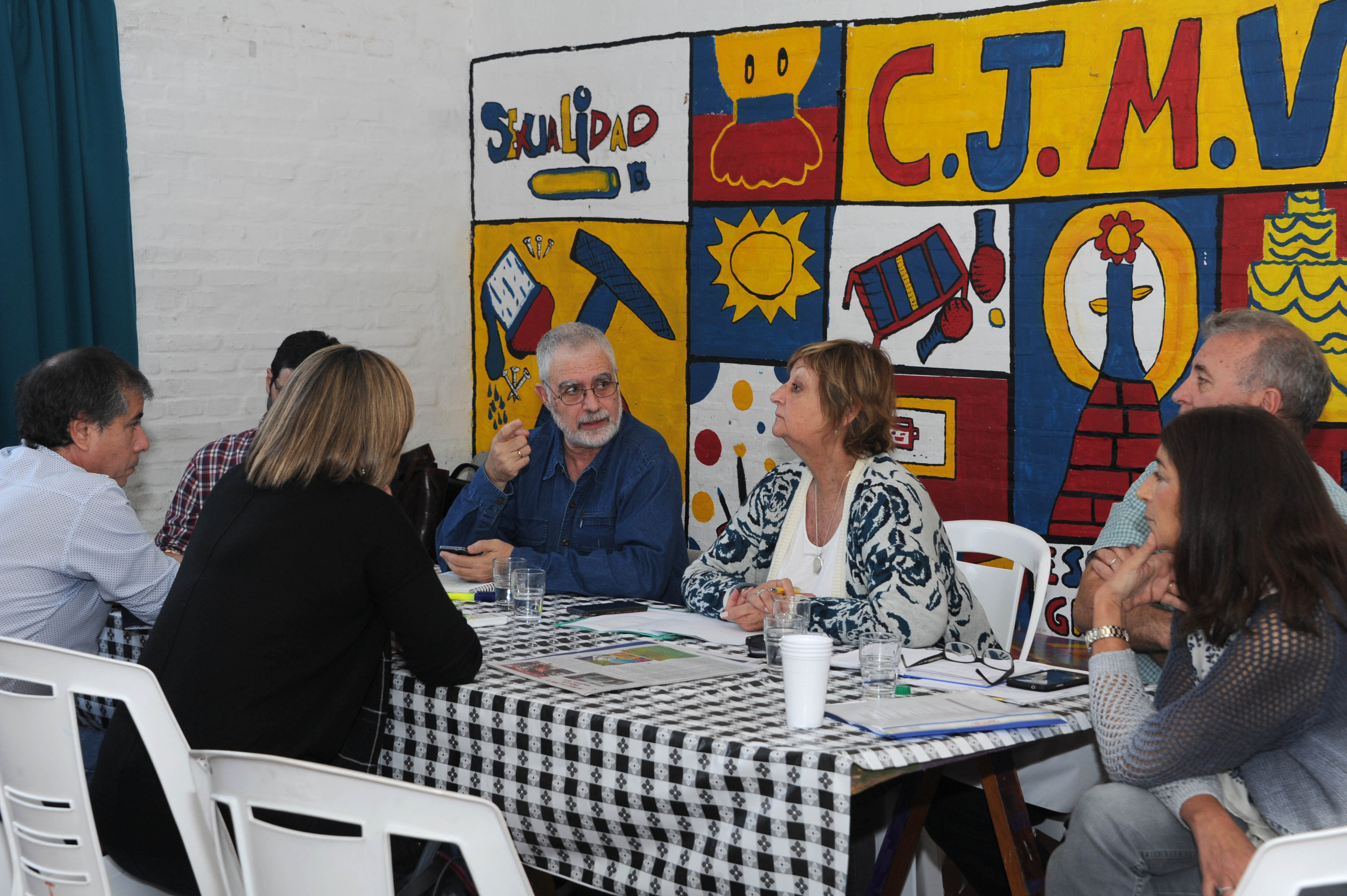 La ministra de Turismo, Liliam Kechichian, junto con el subsecretario, Benjamín Liberoff, se reunieron con vecinos de la zona