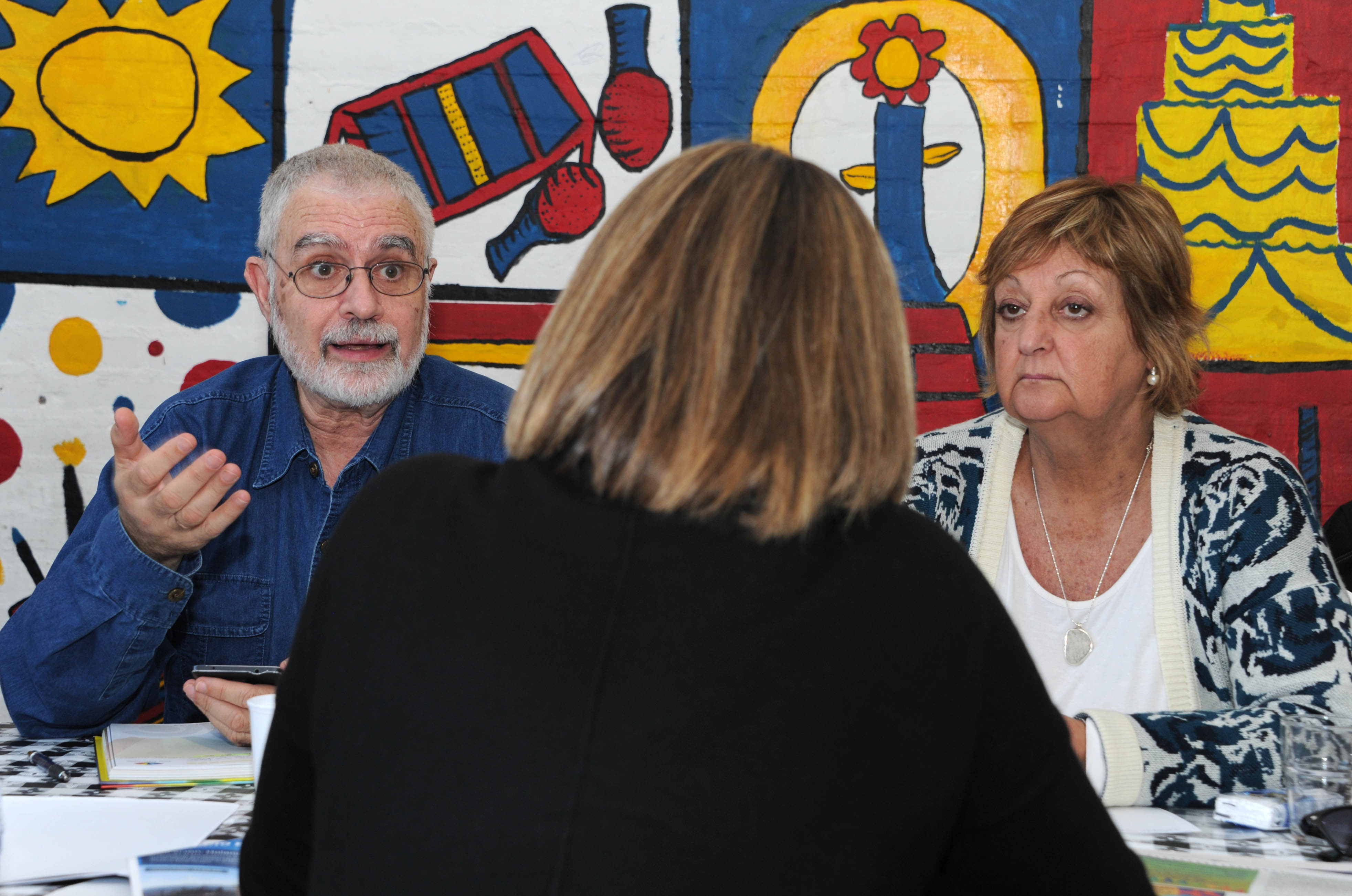 La ministra de Turismo, Liliam Kechichian, junto con el subsecretario, Benjamín Liberoff, se reunieron con vecinos de la zona