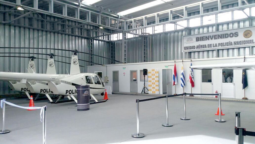 Hangar de la Unidad Aérea de Policía Nacional en aeropuerto de Carrasco