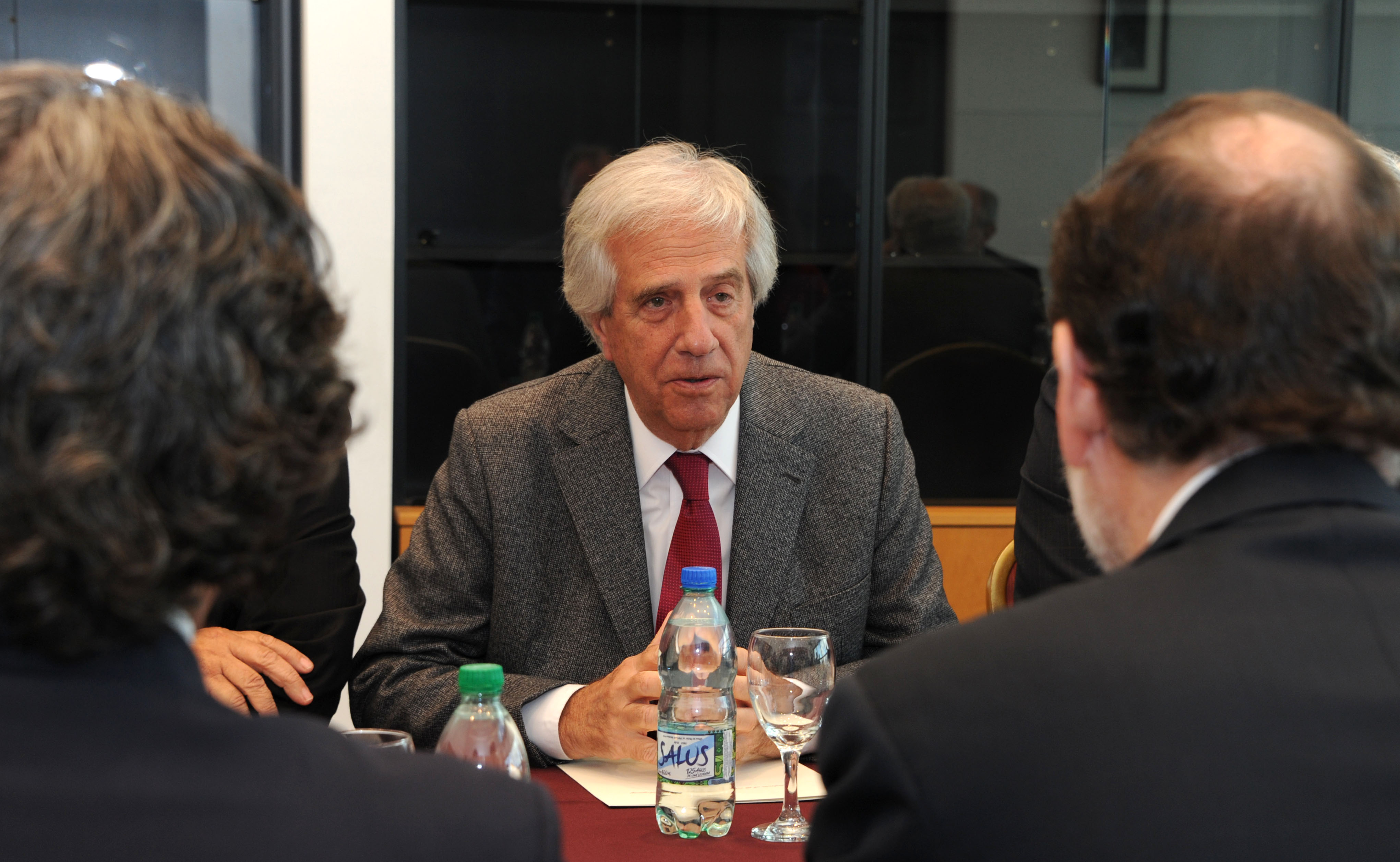 Reunión ampliada junto con representantes de ambos gobiernos