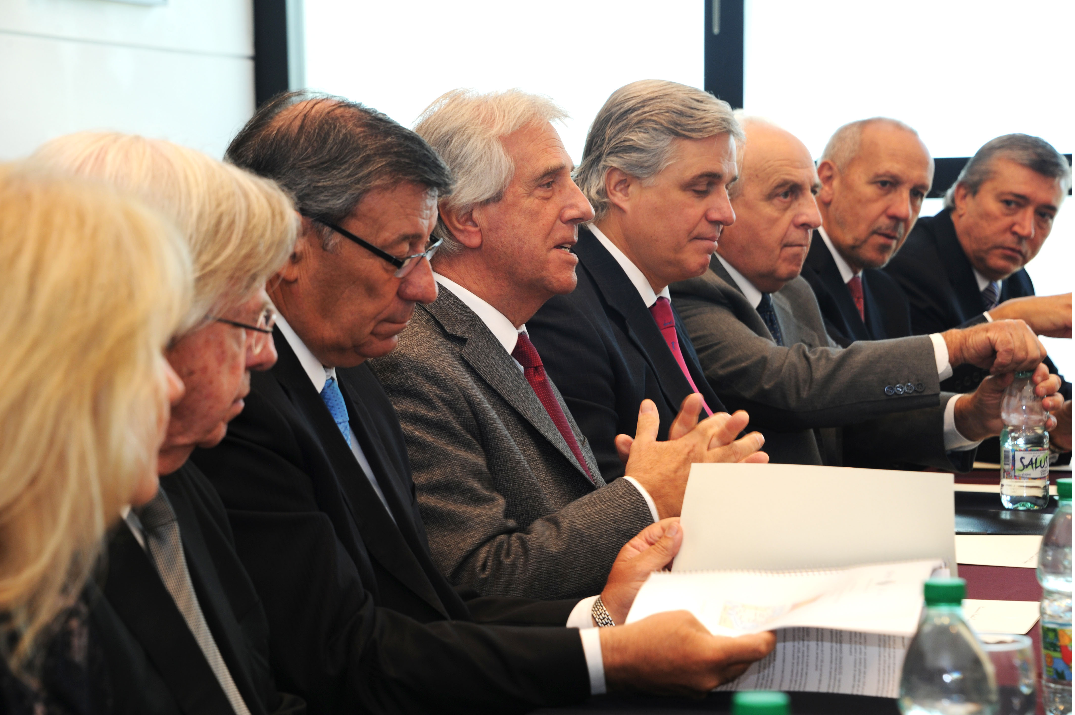 Reunión ampliada junto con representantes de ambos gobiernos