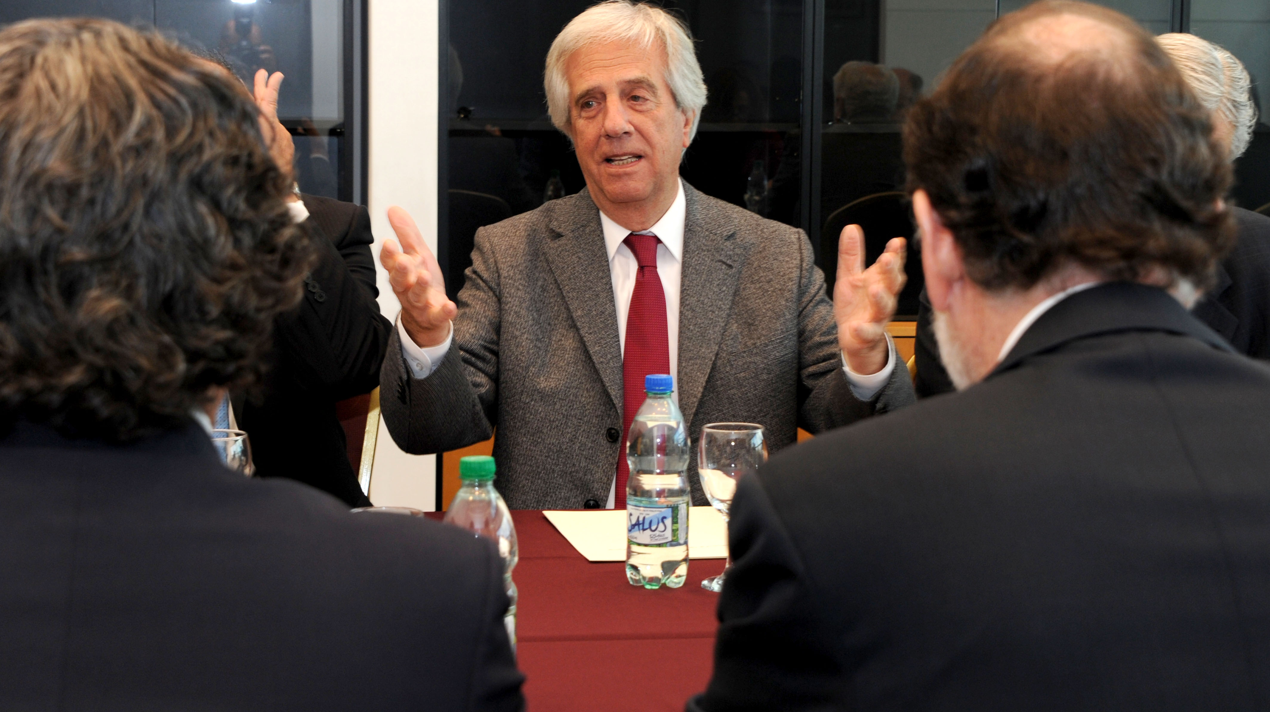 Reunión ampliada junto con representantes de ambos gobiernos