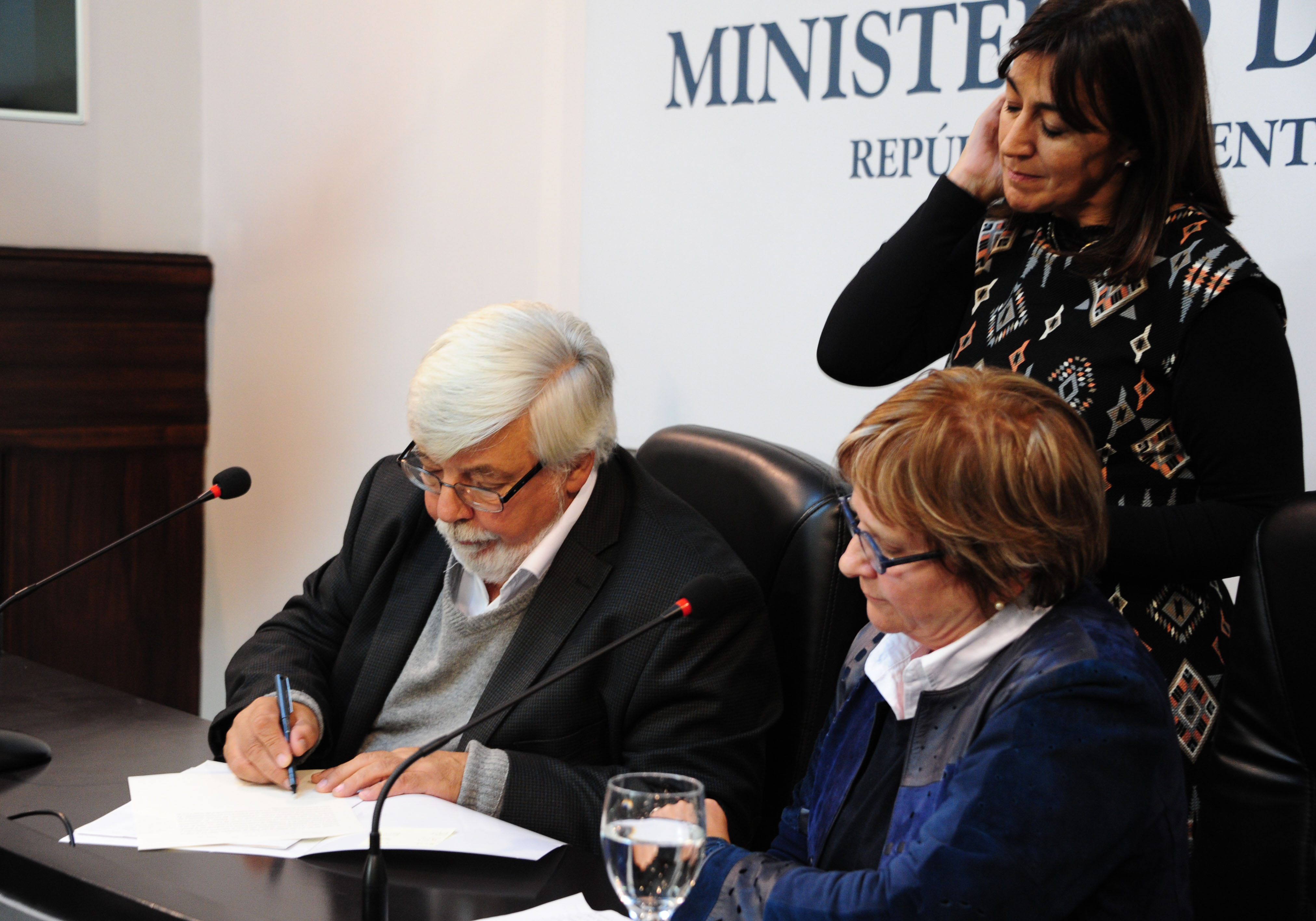 Firma del acta de constitución de la Fundación Caleidoscopio