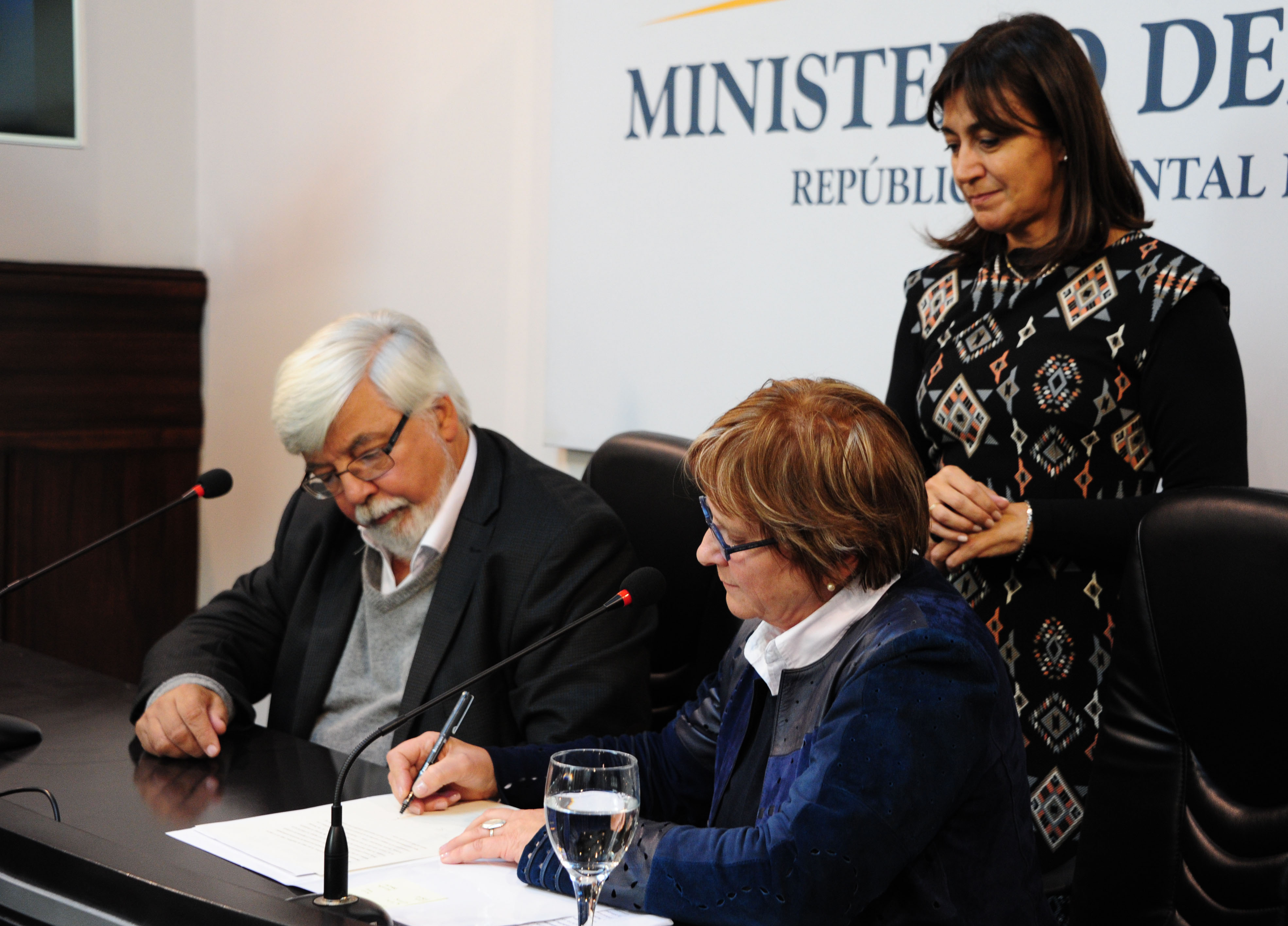 Firma del acta de constitución de la Fundación Caleidoscopio