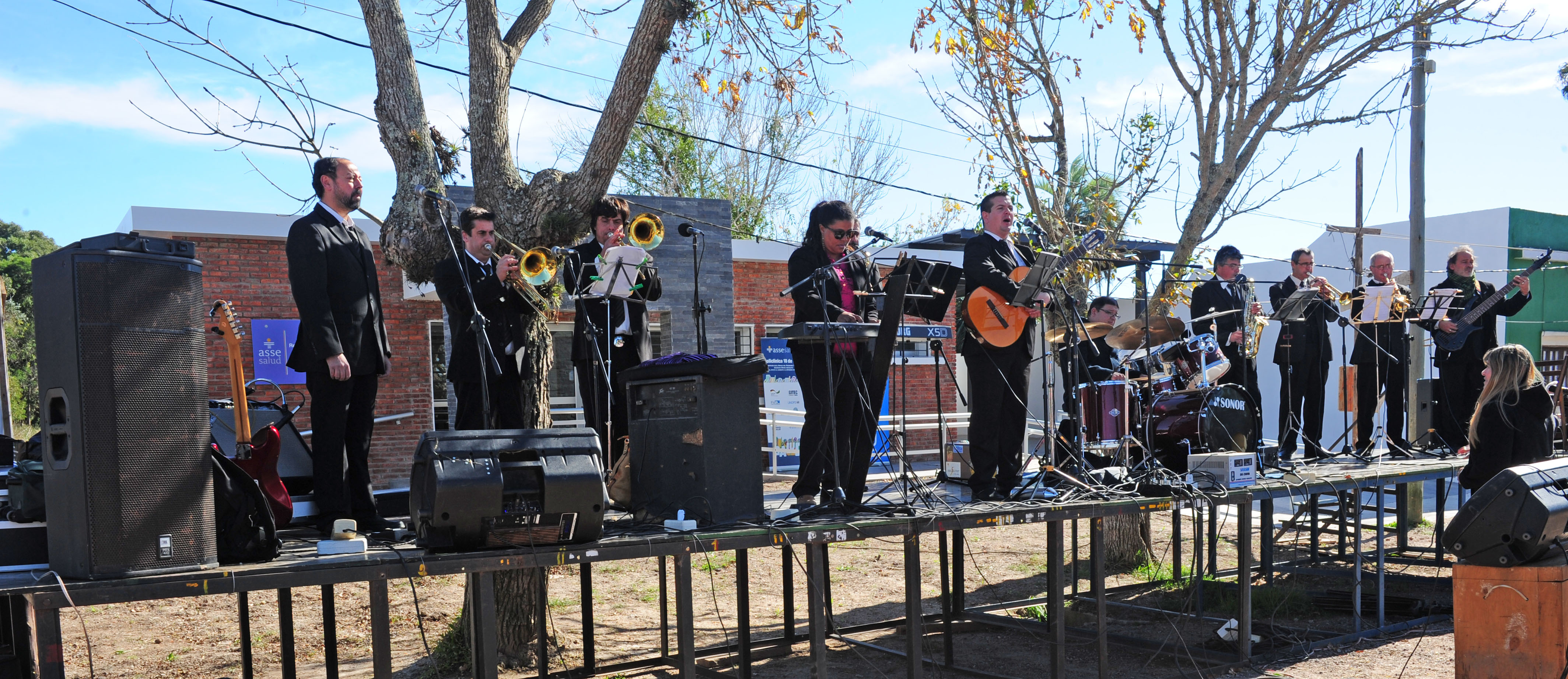 Grupo musical animó la inauguración