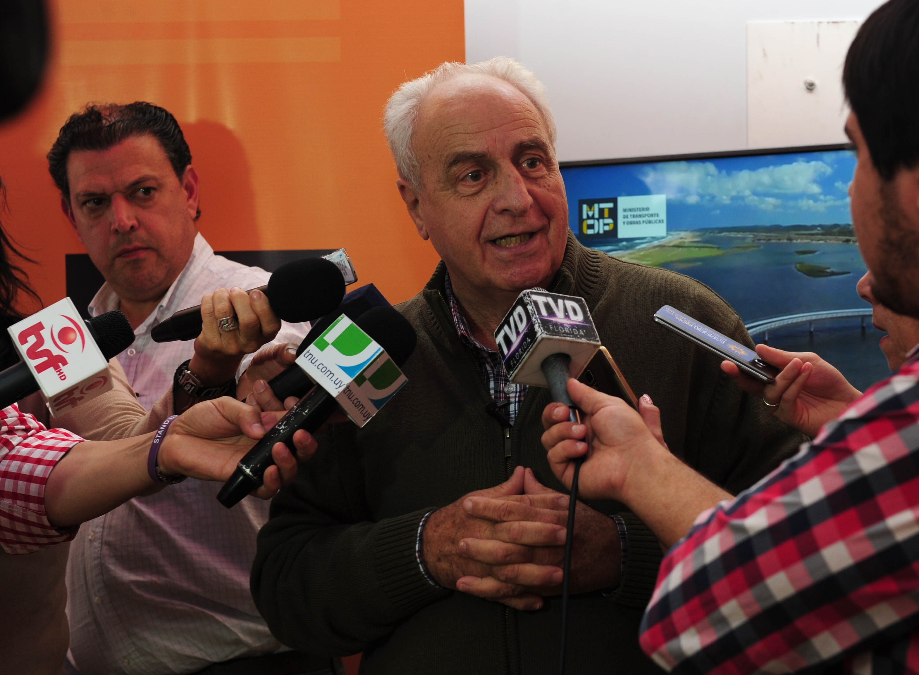 Rossi dialoga con la prensa