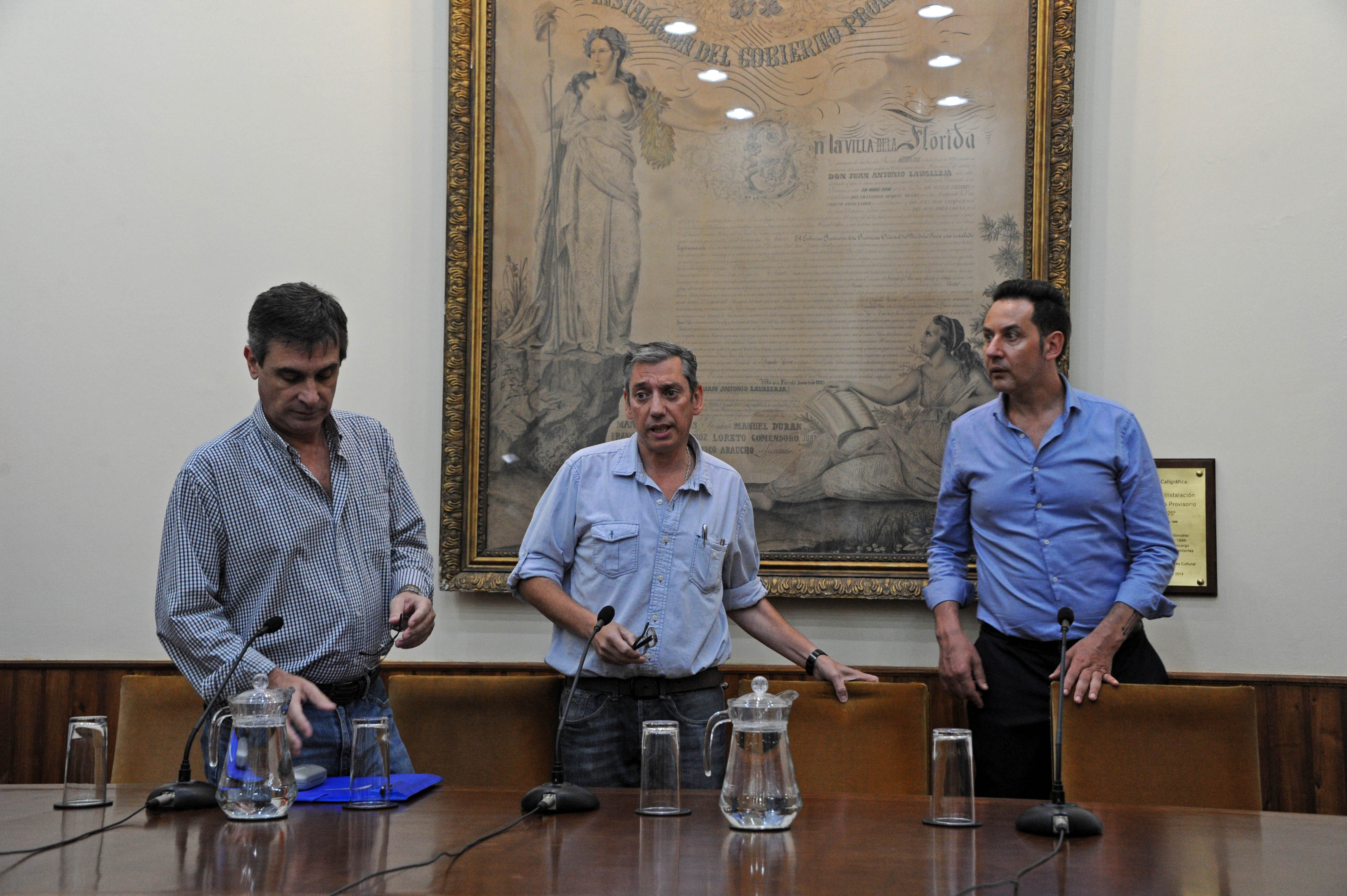 Director de OPP, Álvaro García, y el Intendente de Florida, Carlos Enciso, en conferencia de prensa