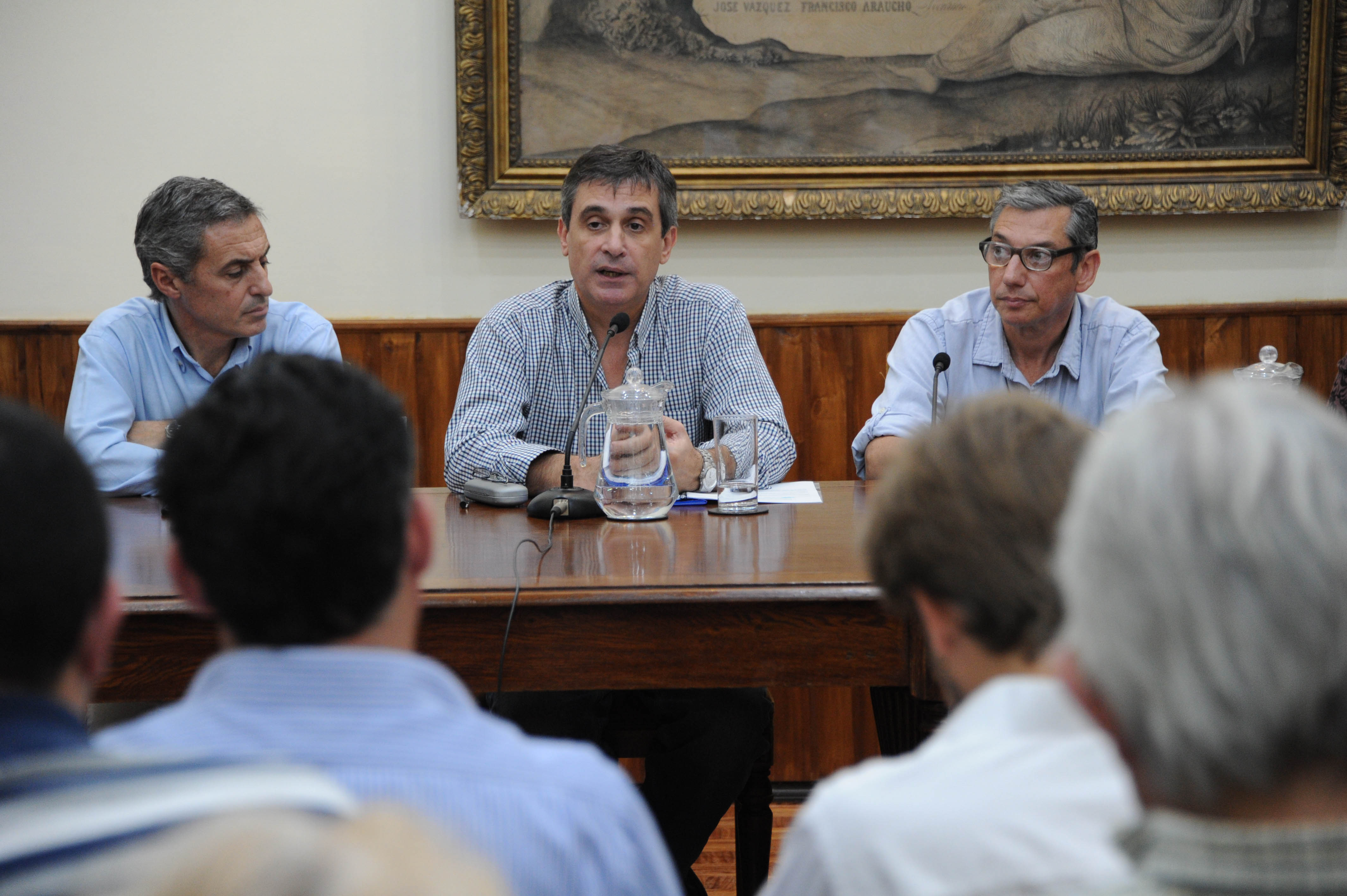 Director de OPP, Álvaro García, y el Intendente de Florida, Carlos Enciso, en conferencia de prensa