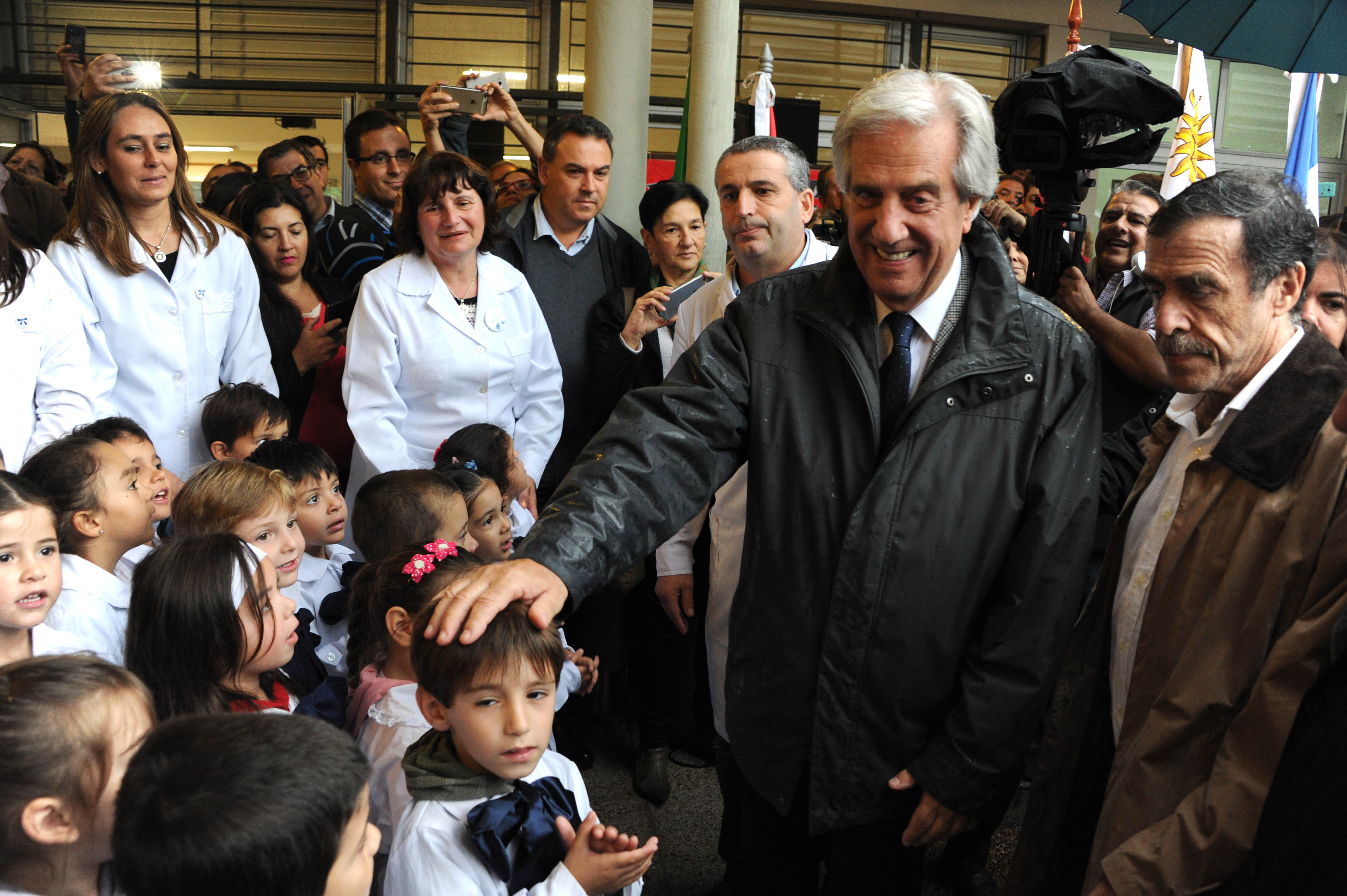 Llegada de Vázquez a la Escuela N.º 24 Italia