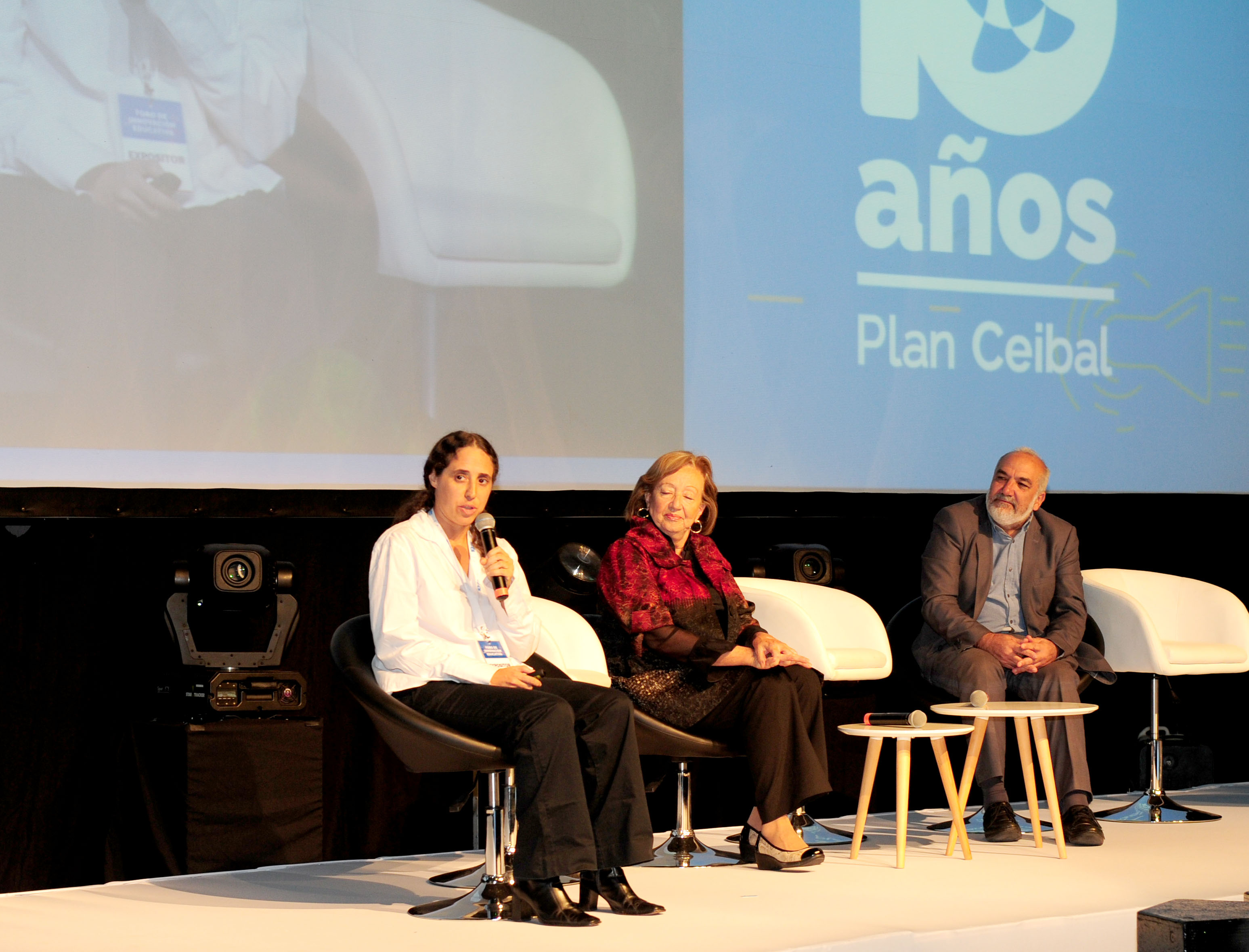 Gerente del Plan Ceibal, Fiorella Haim junto a la ministra María Julia Muñoz, y al presidente del Codicen, Wilson Netto