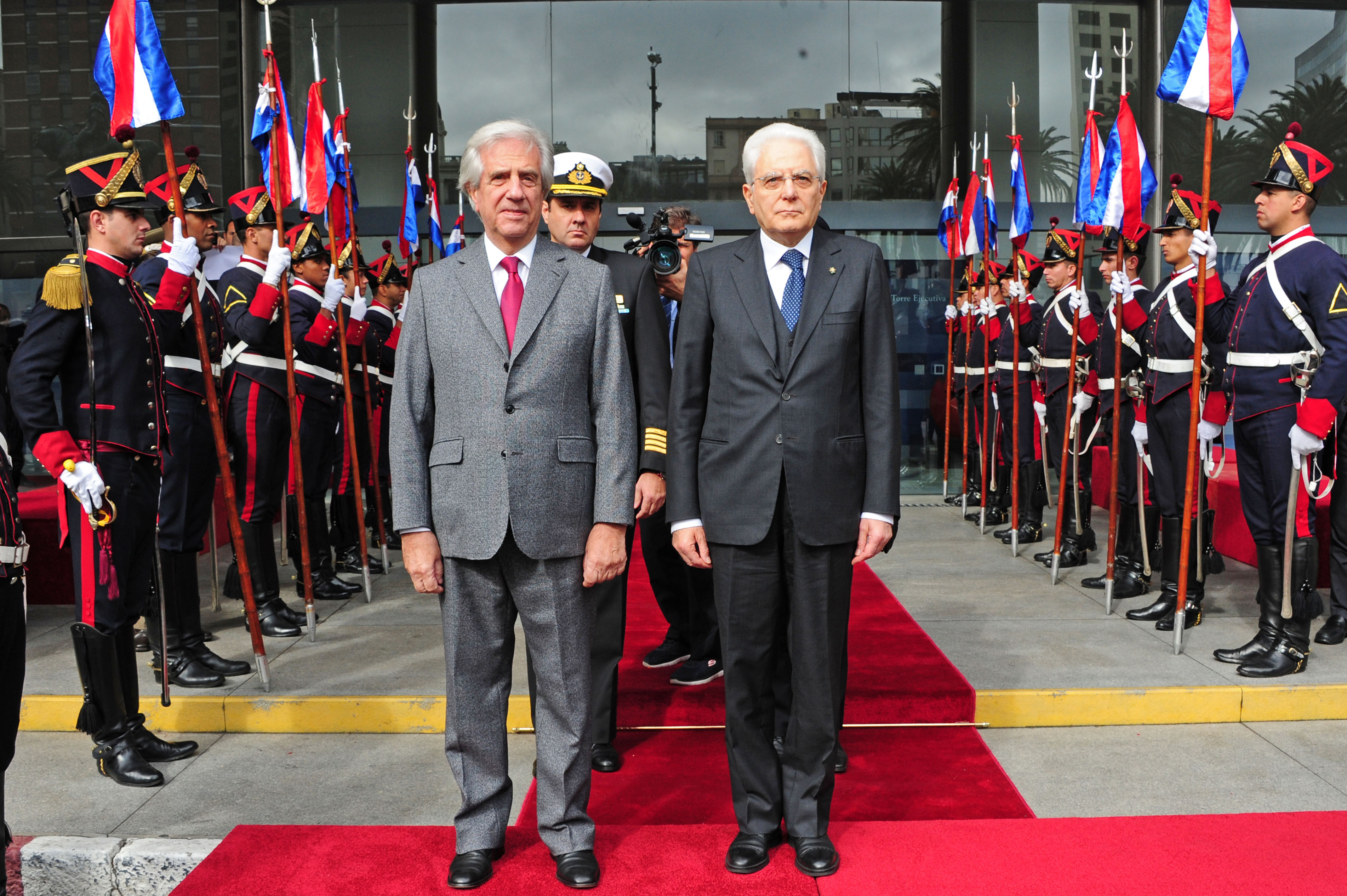 Vázquez y Mattarella entonan el Himno Nacional