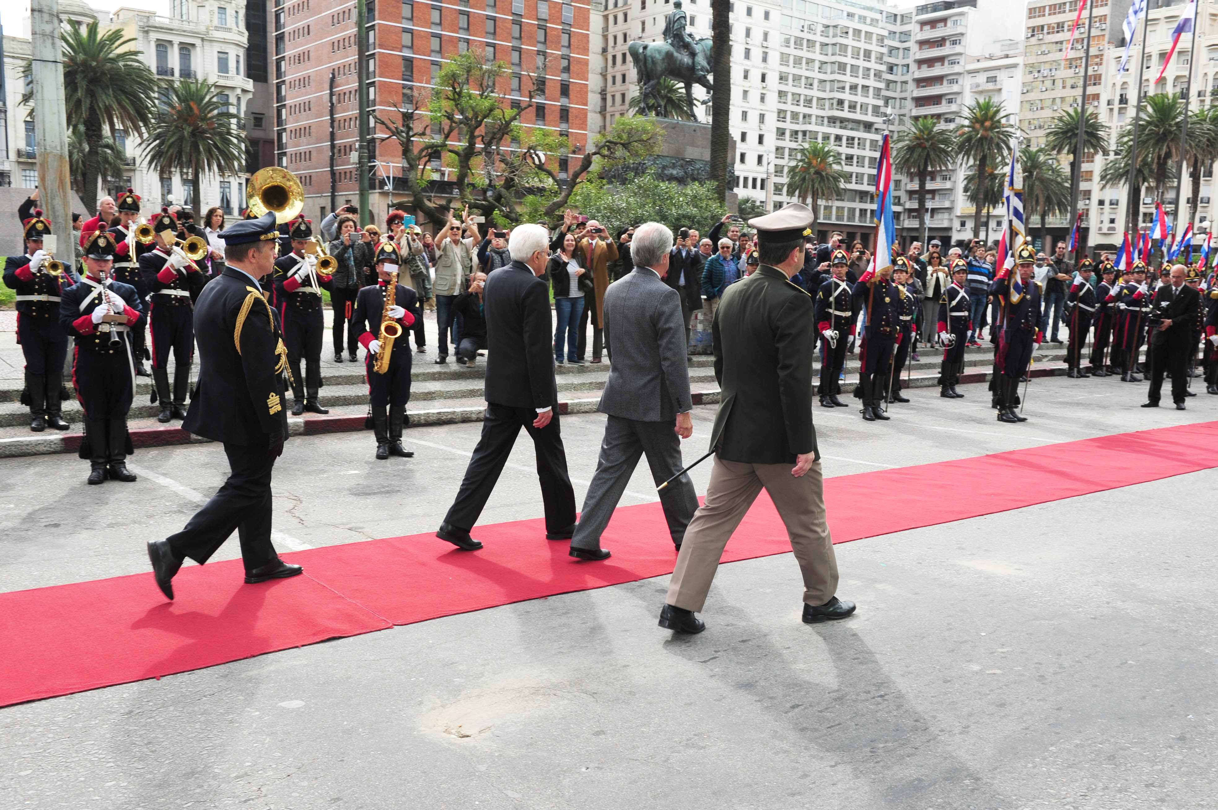 Vázquez y Mattarella pasan revista a los Blandengues