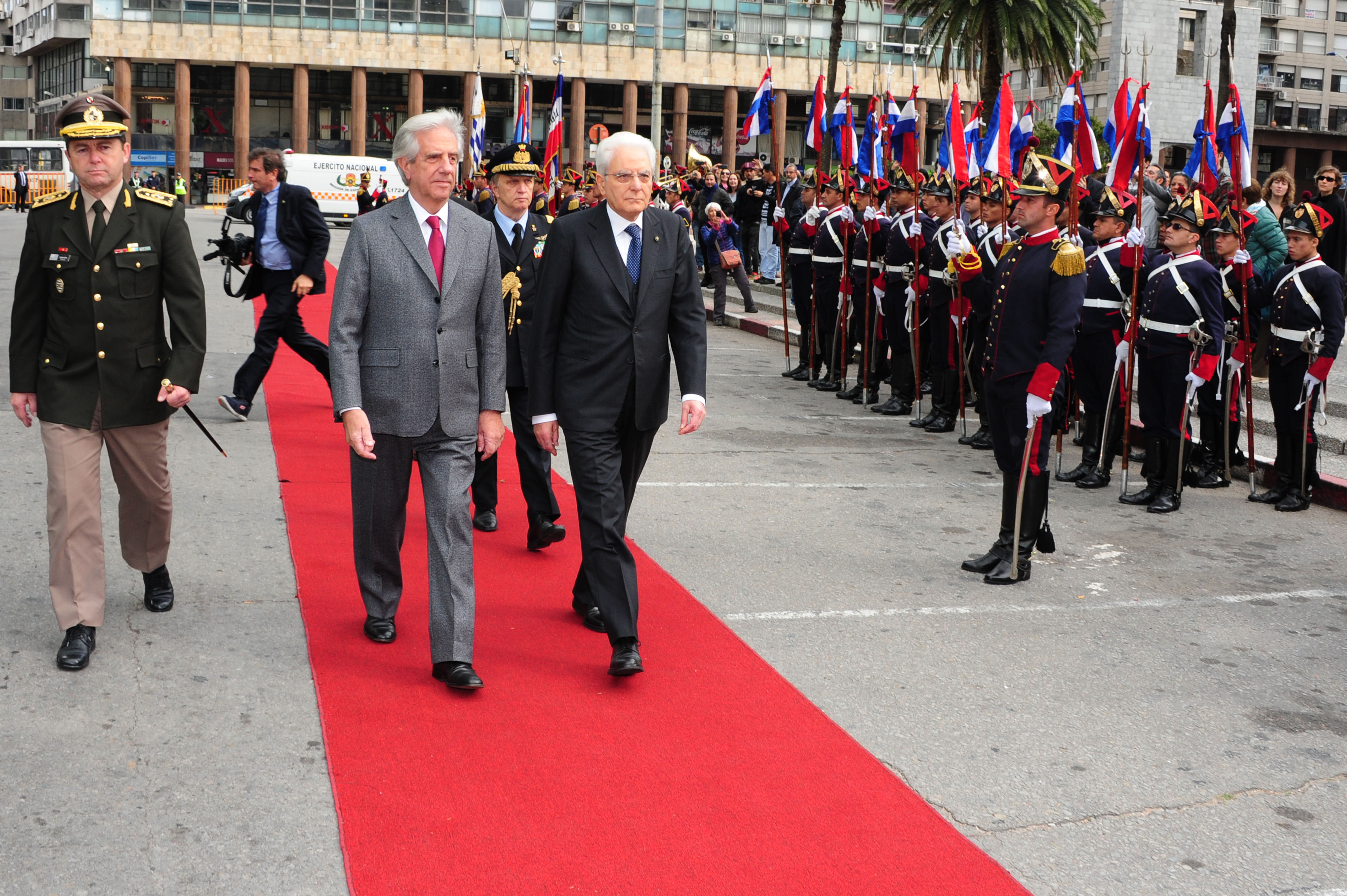 Vázquez y Mattarella pasan revista a los Blandengues