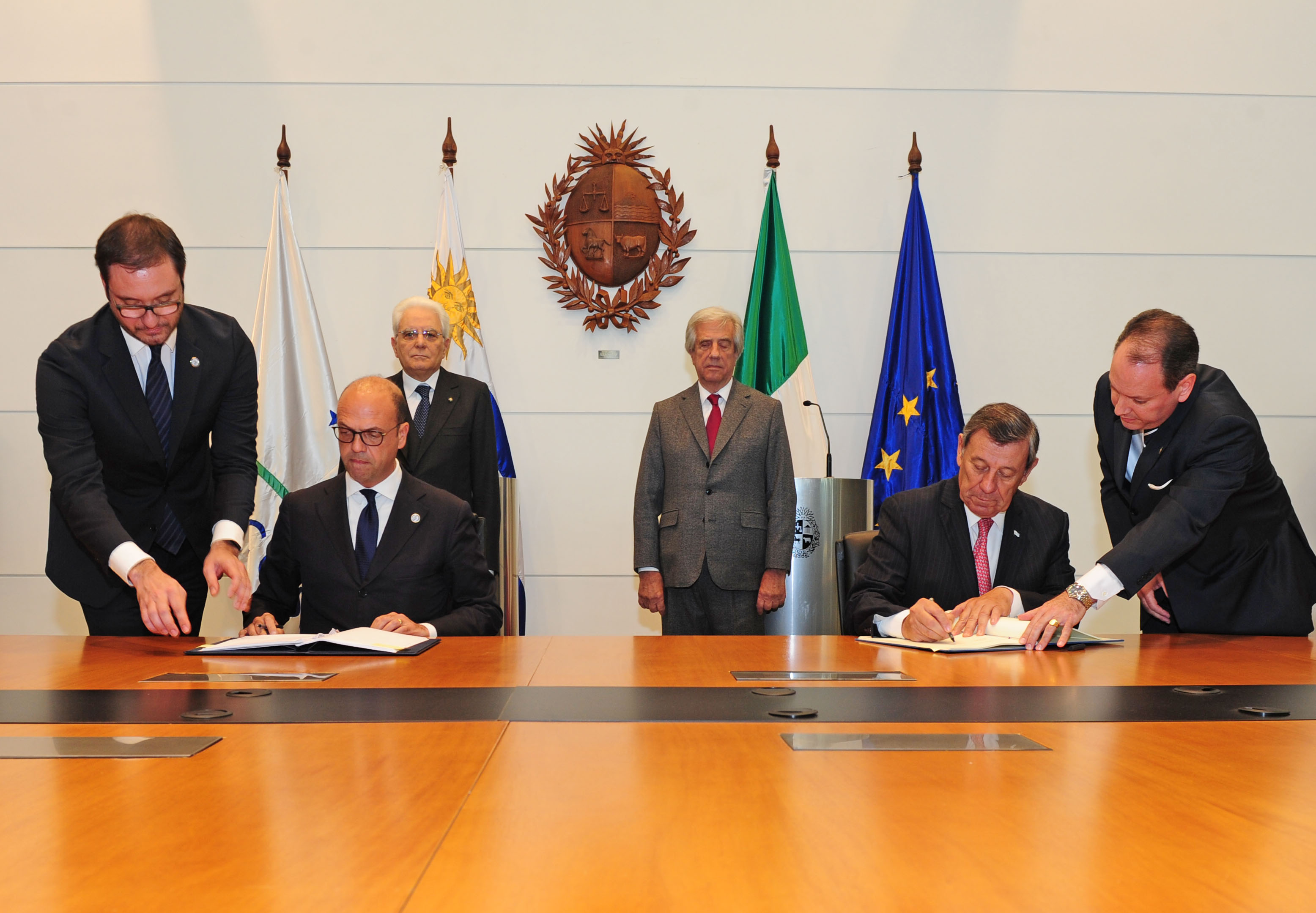 Firma de acuerdo entre los cancilleres de ambos países