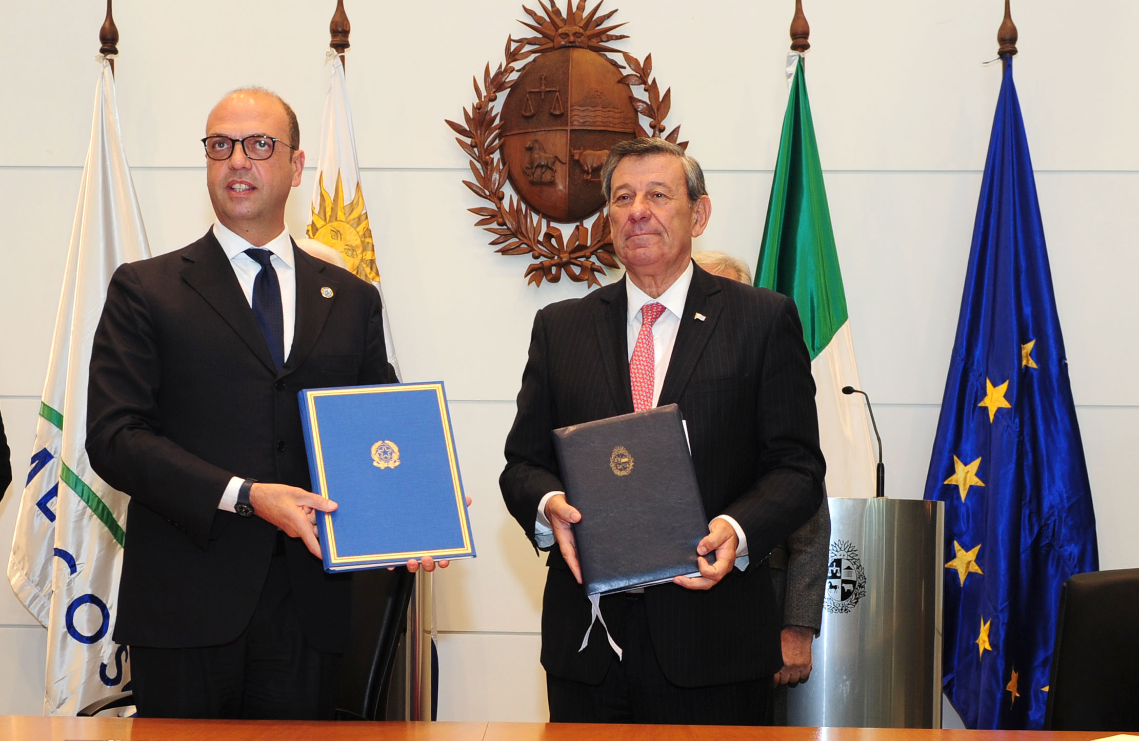 Firma de acuerdo entre los cancilleres de ambos países