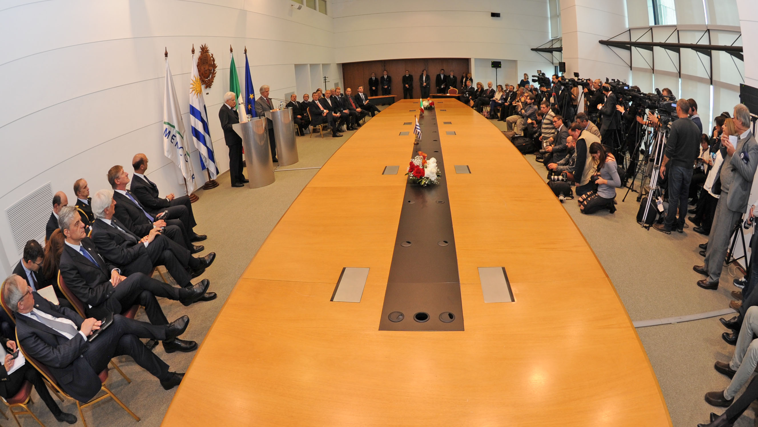 Reunión ampliada en la sala de Consejo de Ministros del piso 11 de la Torre Ejecutiva