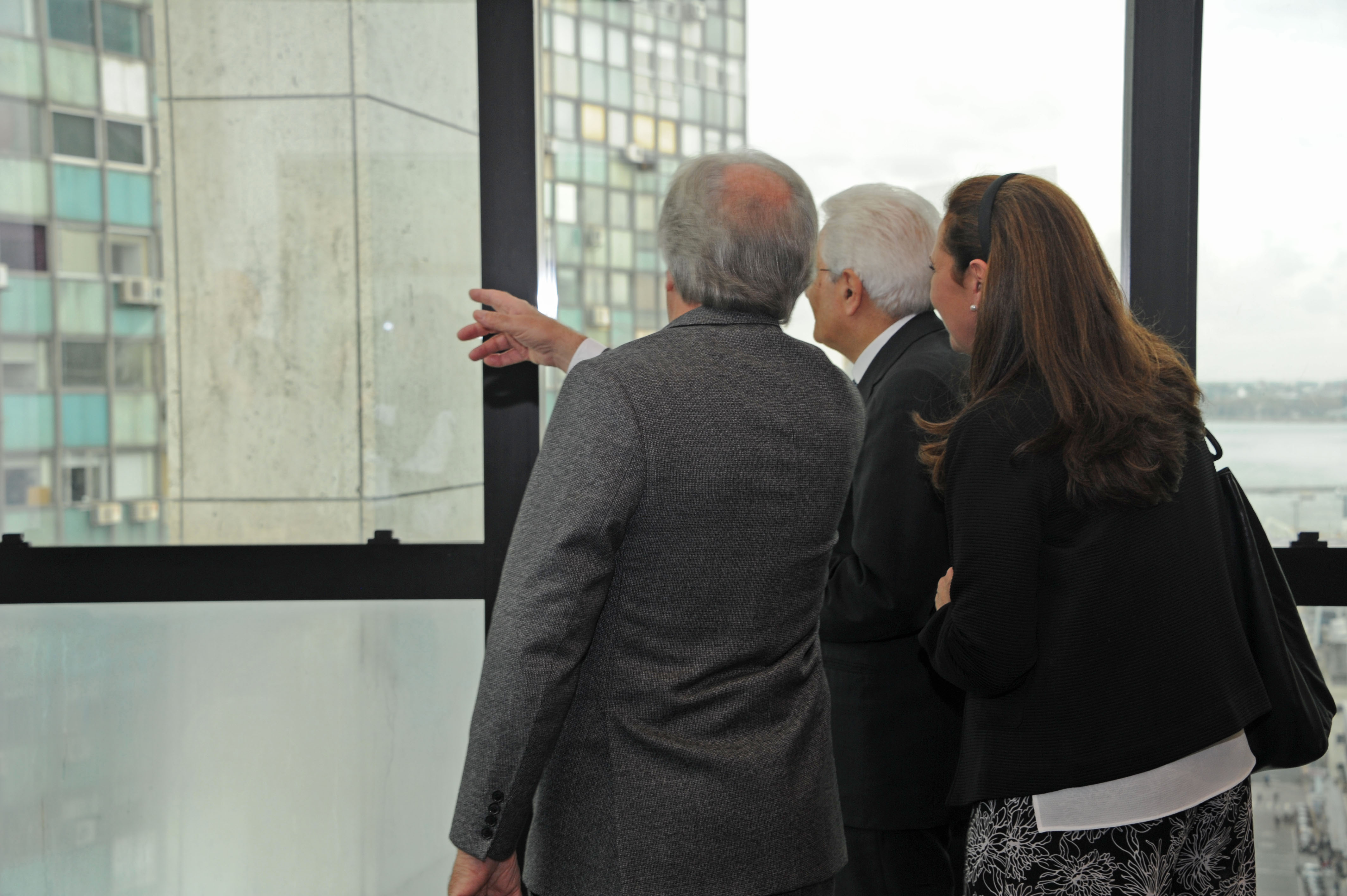 Vázquez y Mattarella contemplan la vista de la ciudad de Montevideo