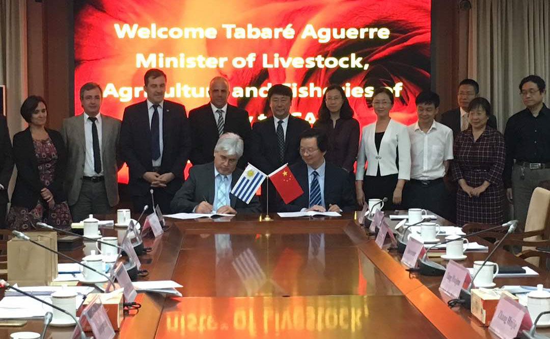 Ministro Tabaré Aguerre en el foro organizado por China Una Franja, Una Ruta